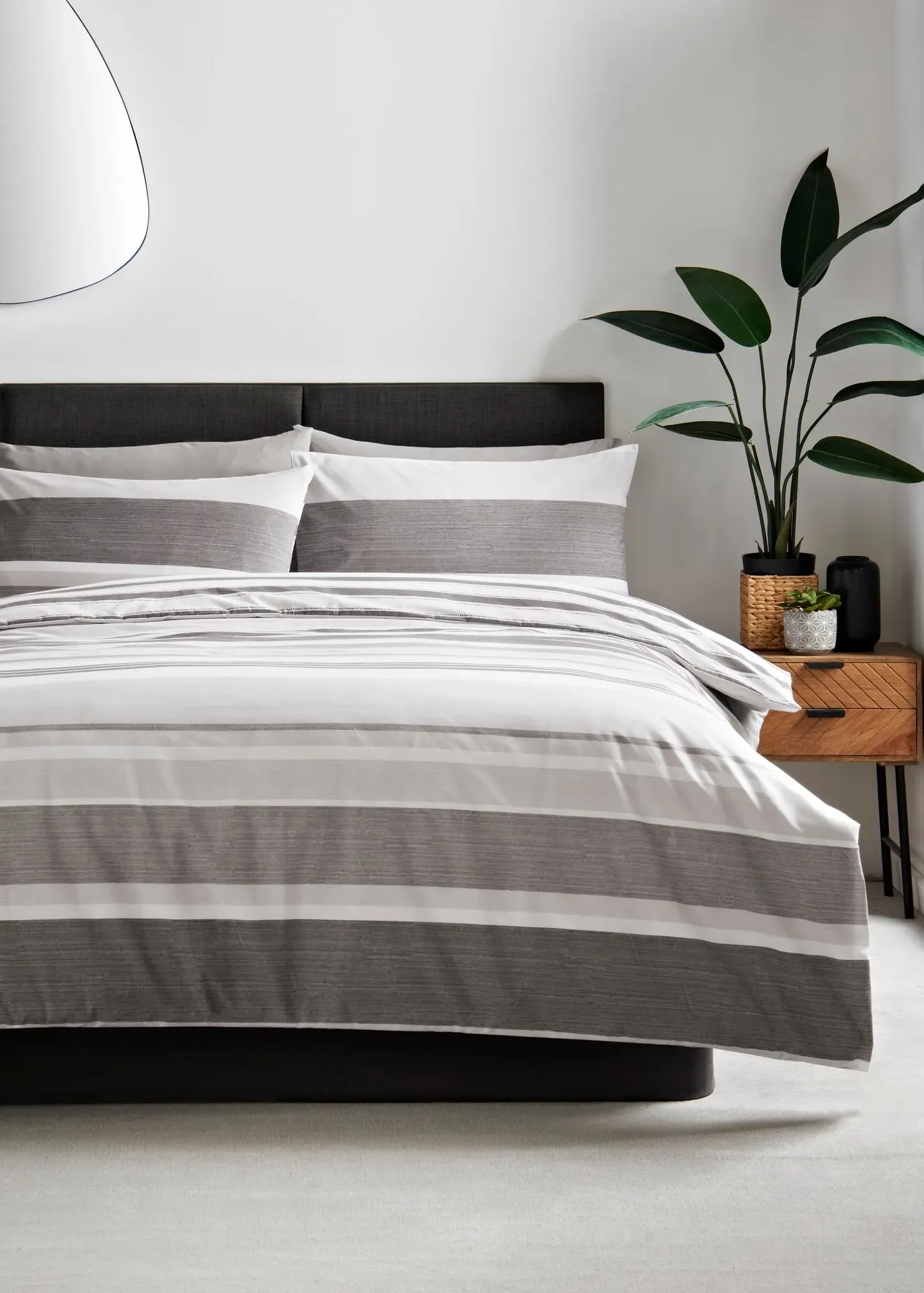 Textured Stripe Single Duvet Set - Black product