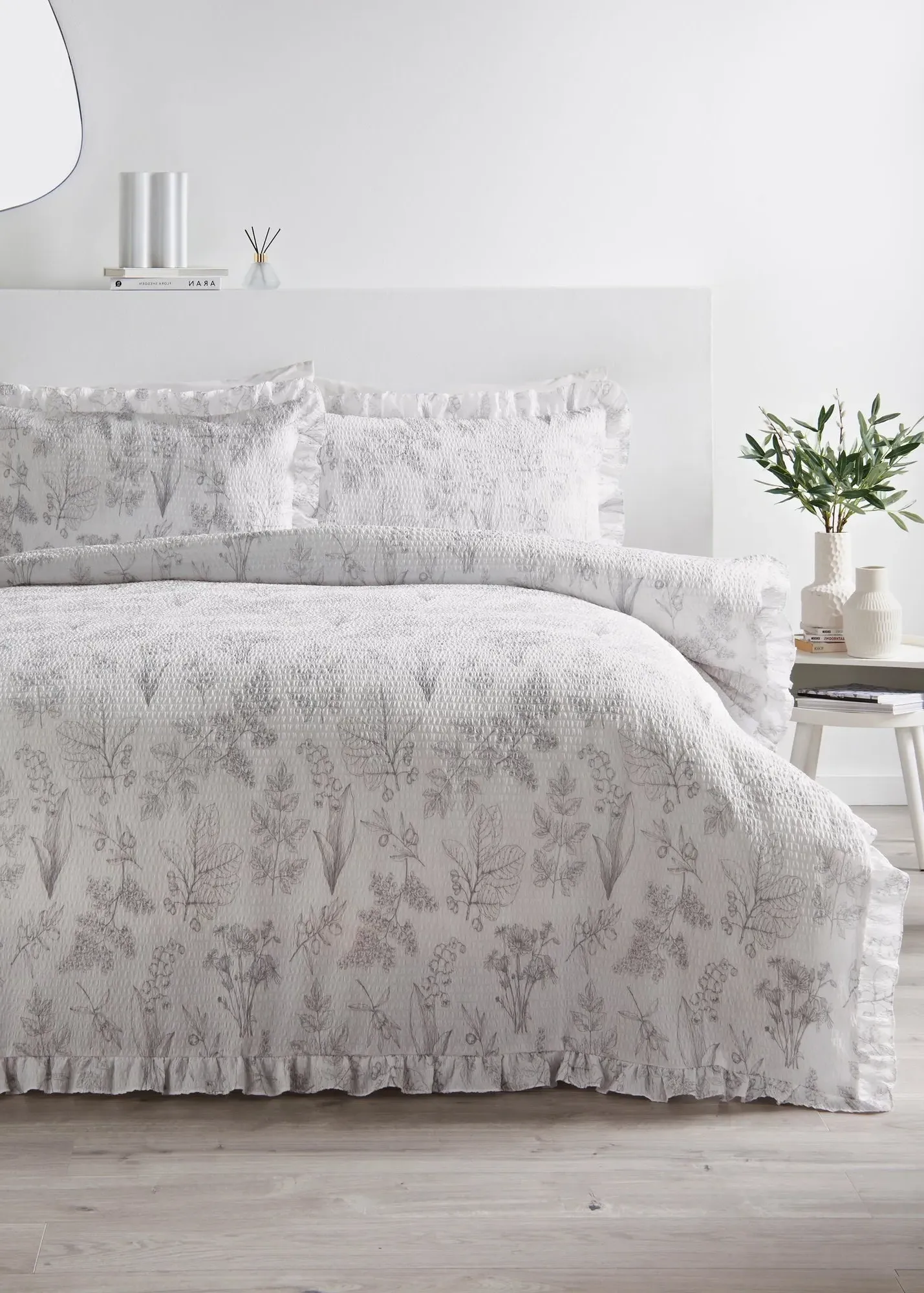 Linear Leaf Frill Double Duvet Set - Grey product