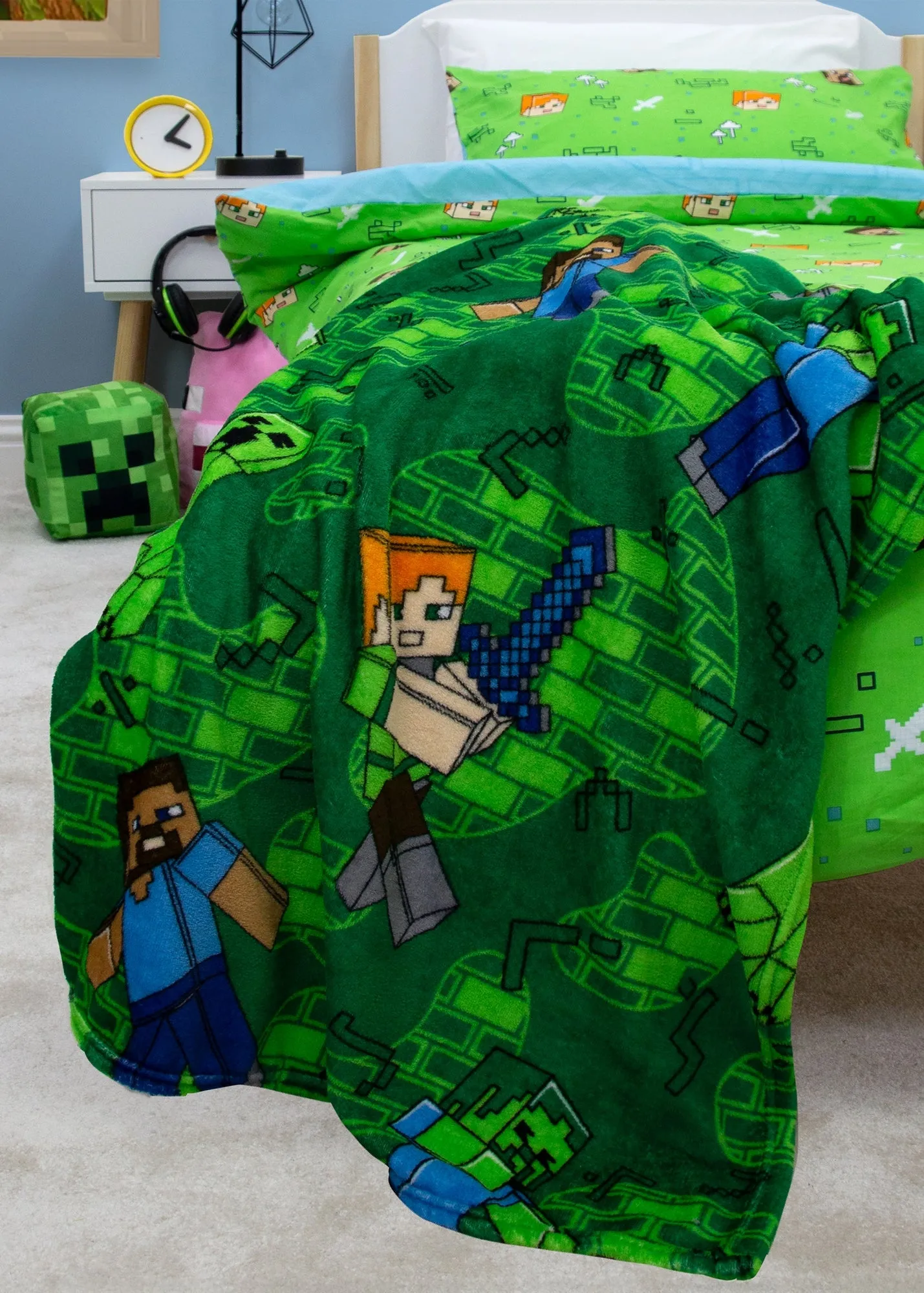 Minecraft Levels Fleece Blanket - Green, Polyester product