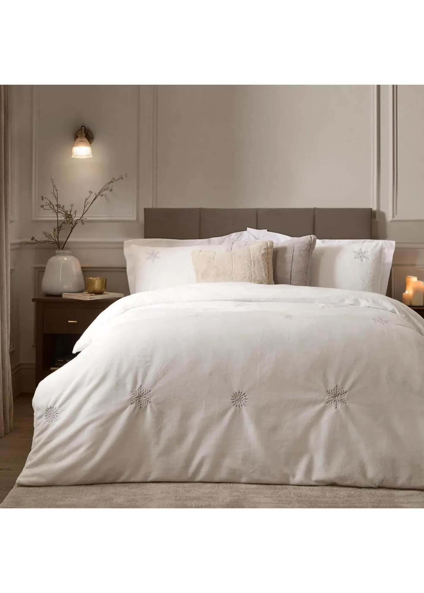 Frosted Snowflake Double Embroidered Duvet Set - White, Fleece product