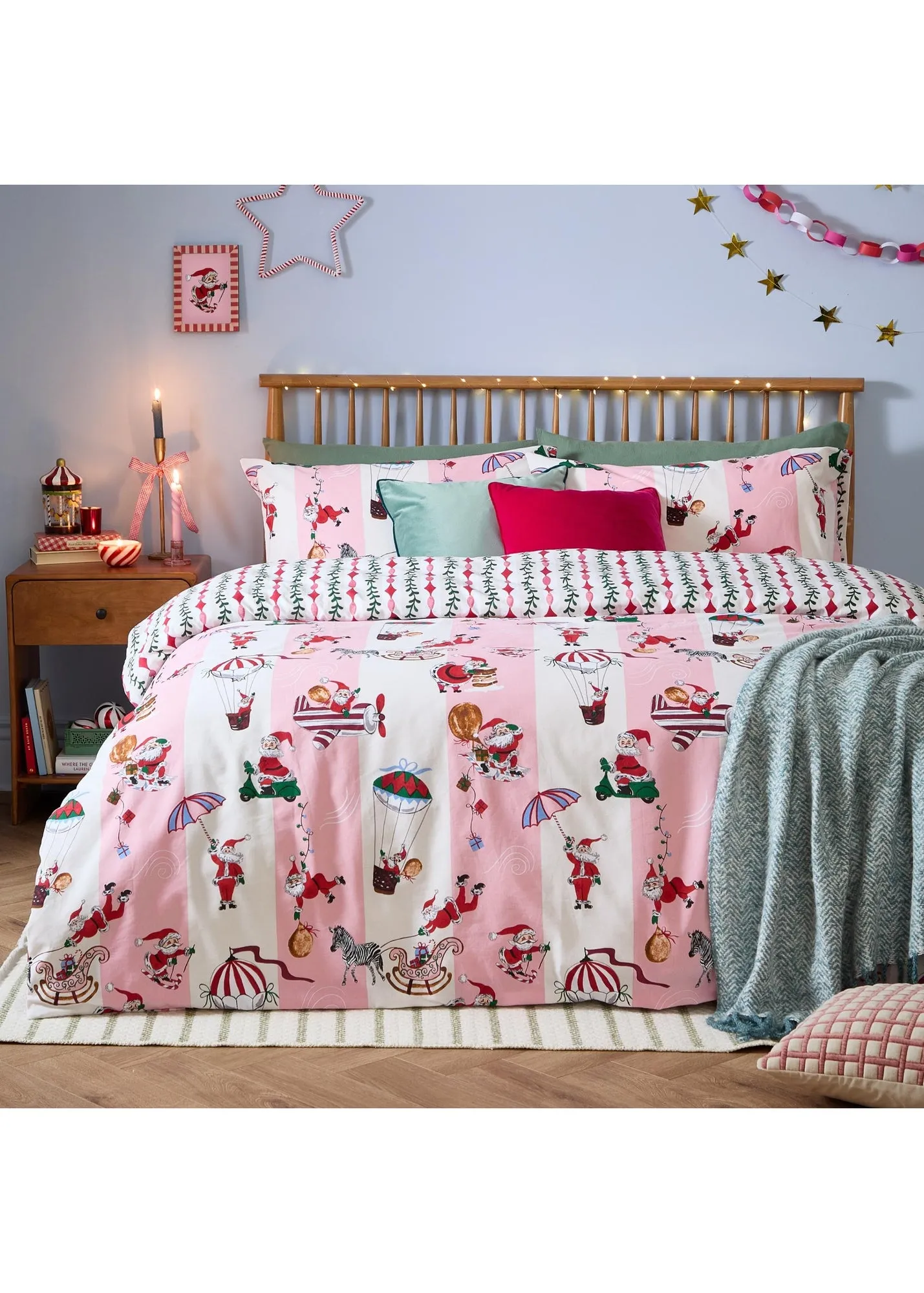 Passport To The North Pole King Size Reversible Duvet Set - White product