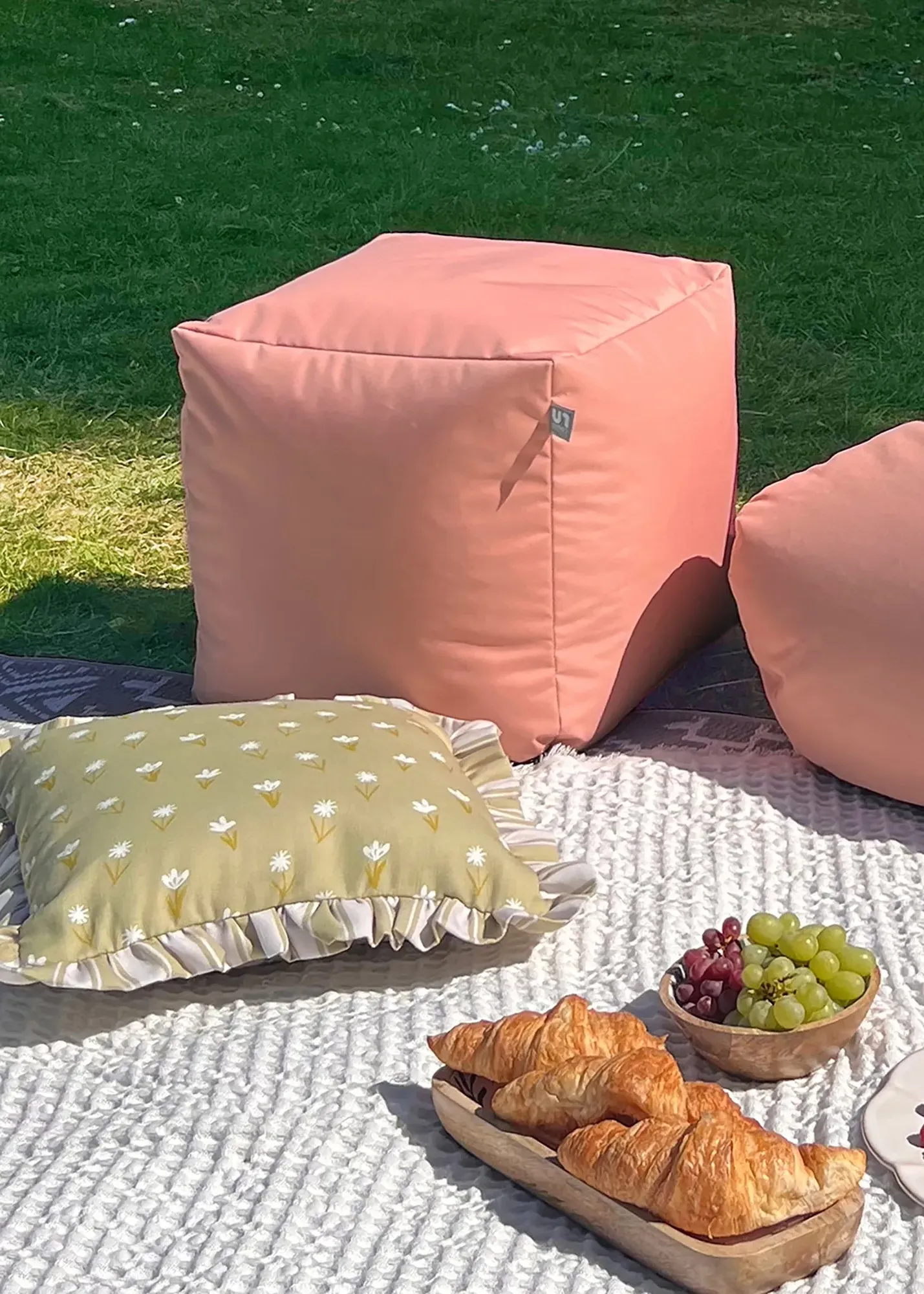 Indoor/Outdoor Cube Dusky Beanbag - Pink, Polyester product