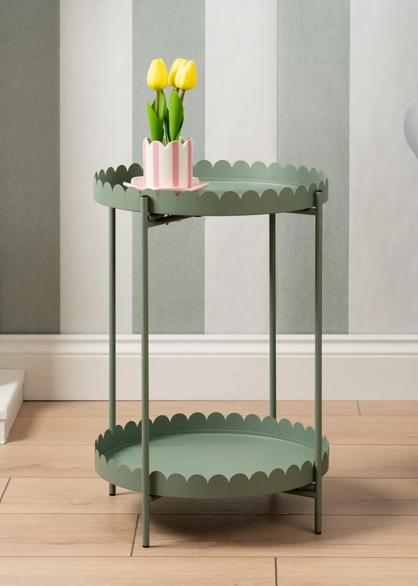 Round Scallop Side Table - Green, Metal product