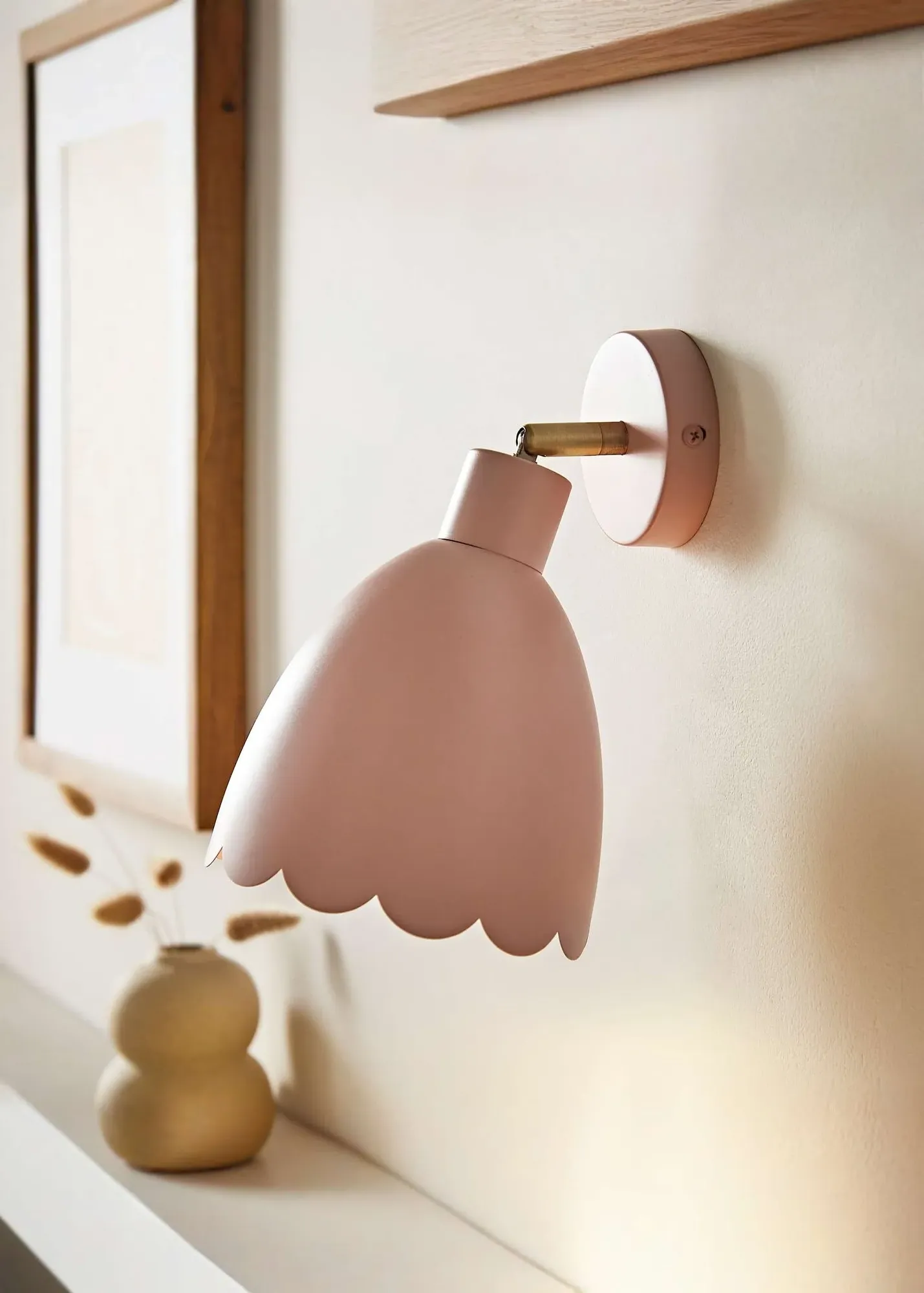 Millie Flower Scallop Wall Light - Pink, Metal product