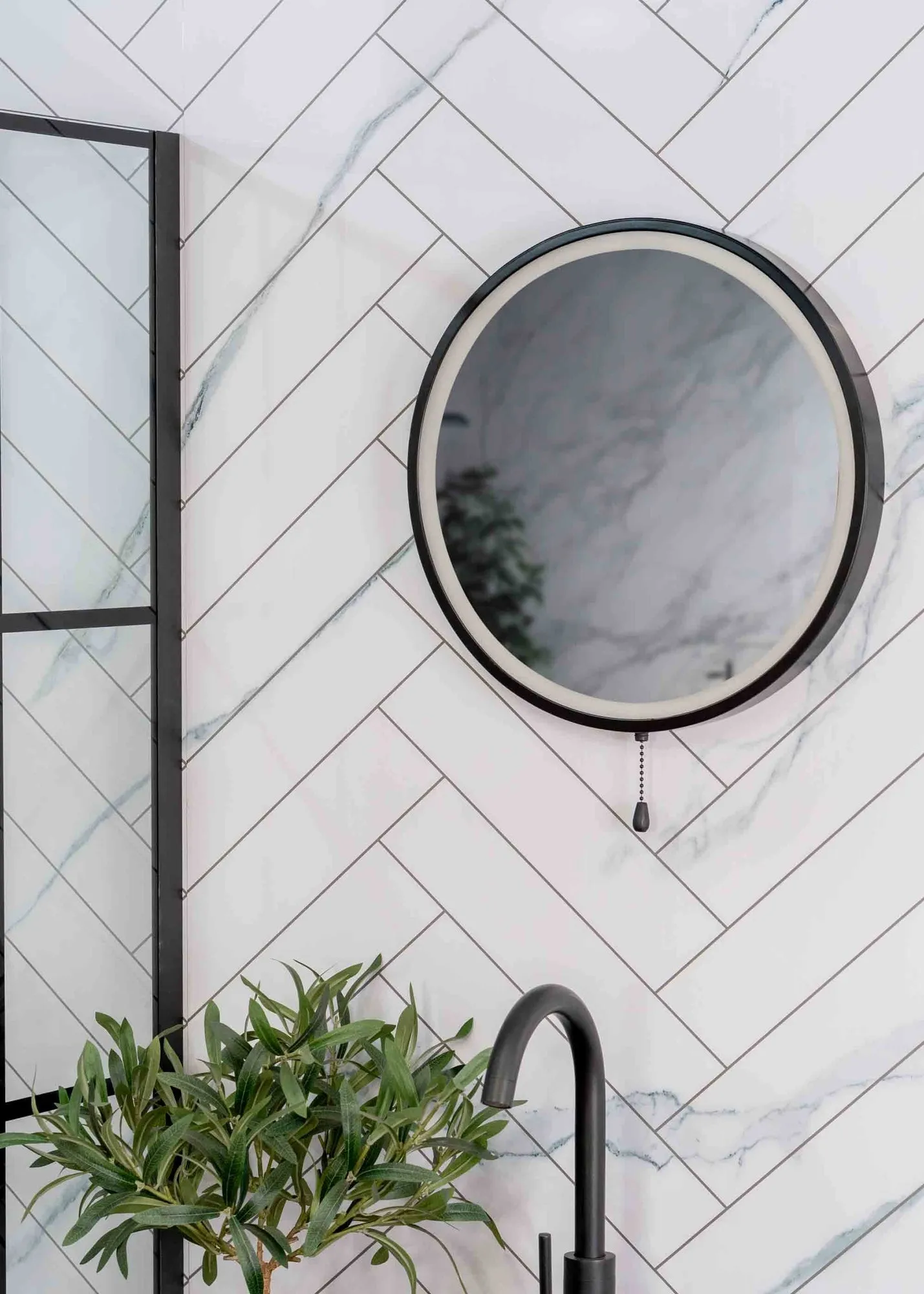 Round Bathroom Mirror with Integrated LED - Black product