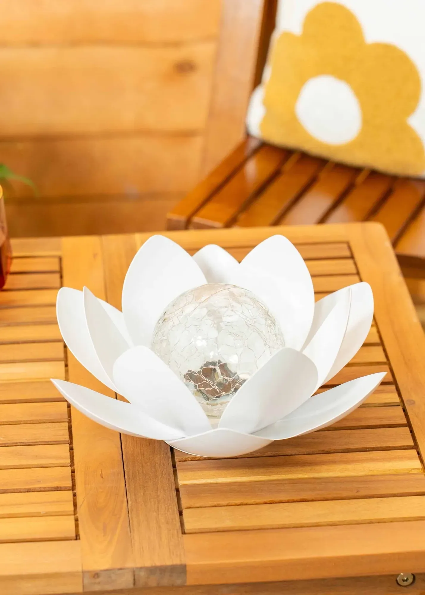 Solar Waterlily Lotus Flower Garden Light - White, Metal product