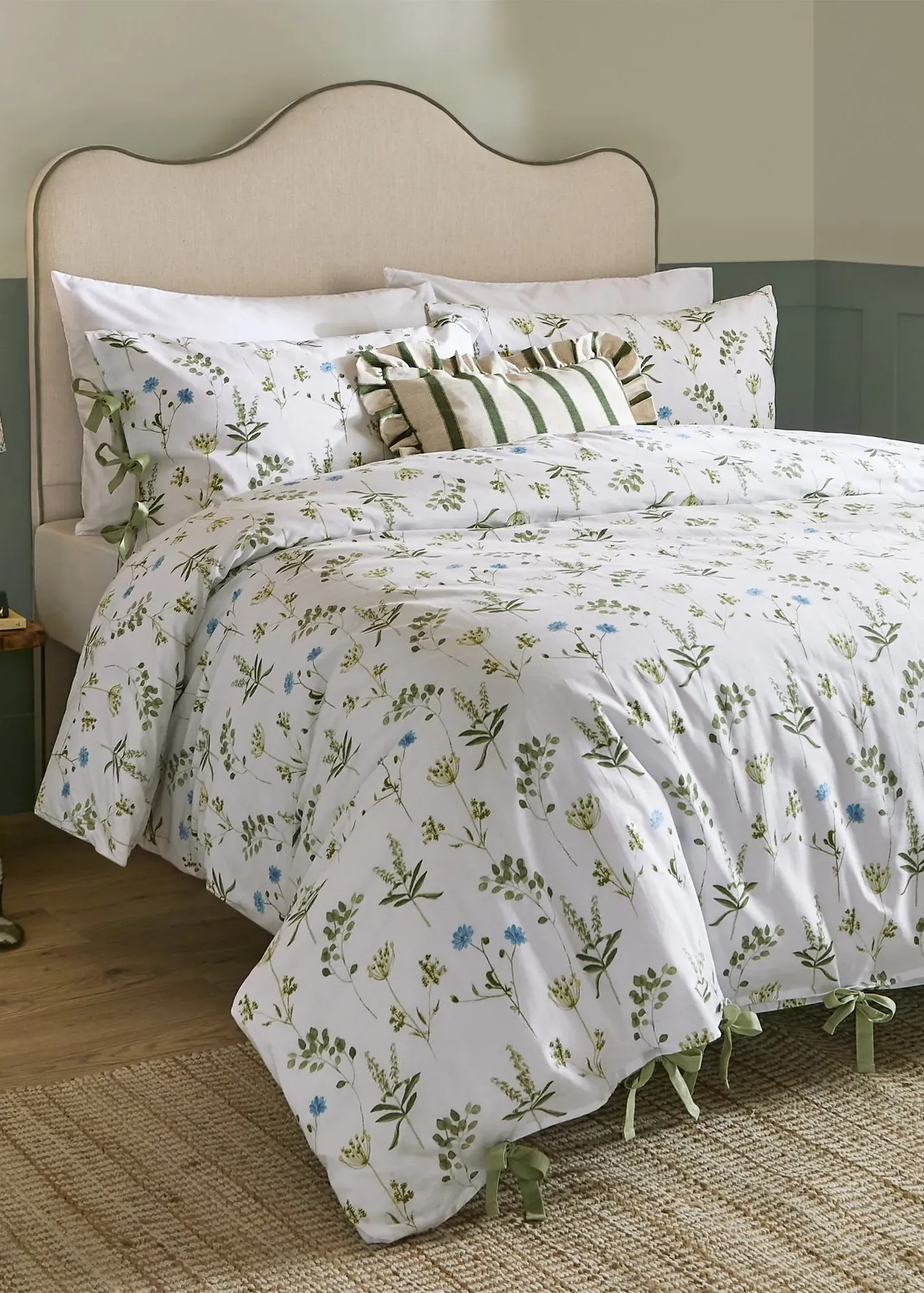 Meadow King Size Floral Duvet Set - White, Cotton product