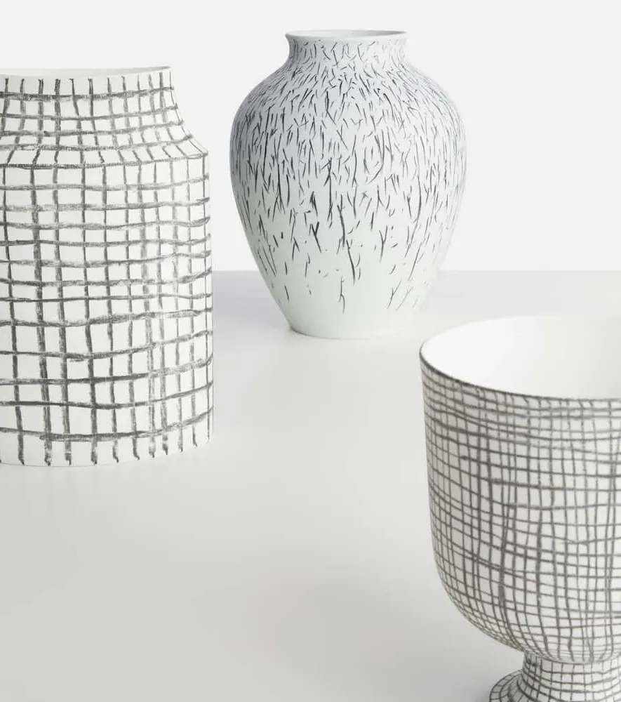 Post Scriptum Curved Vase by Formafantasma - Black, Porcelain