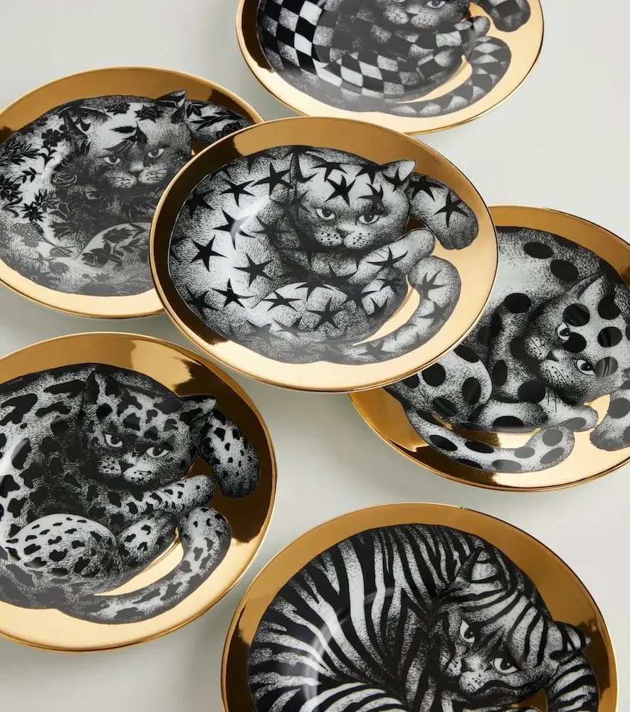 High Fidelity Set of 6 Porcelain Tea Cups and Saucers - Gold