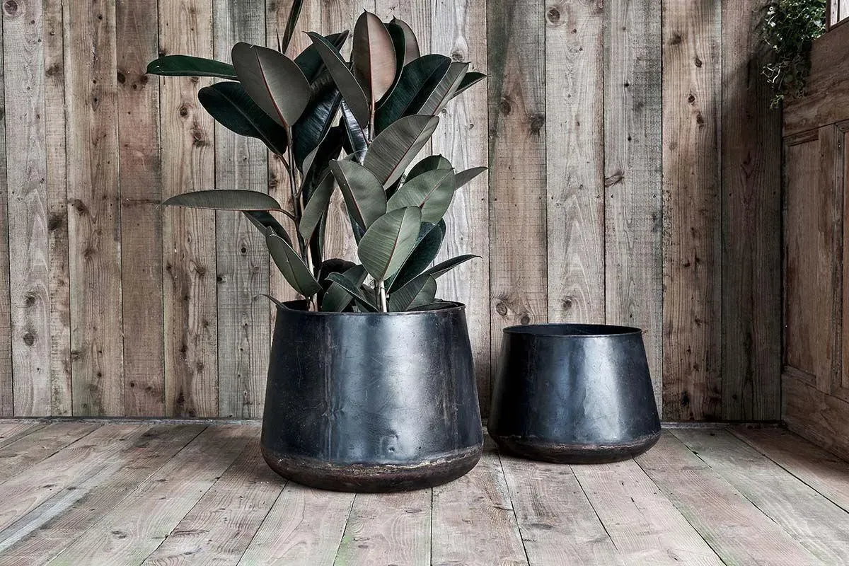 Endo Large Reclaimed Iron Planter - Recycled Iron