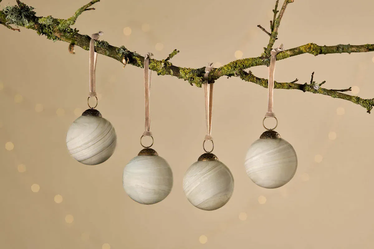 Oja Set of 4 Christmas Baubles - Natural product