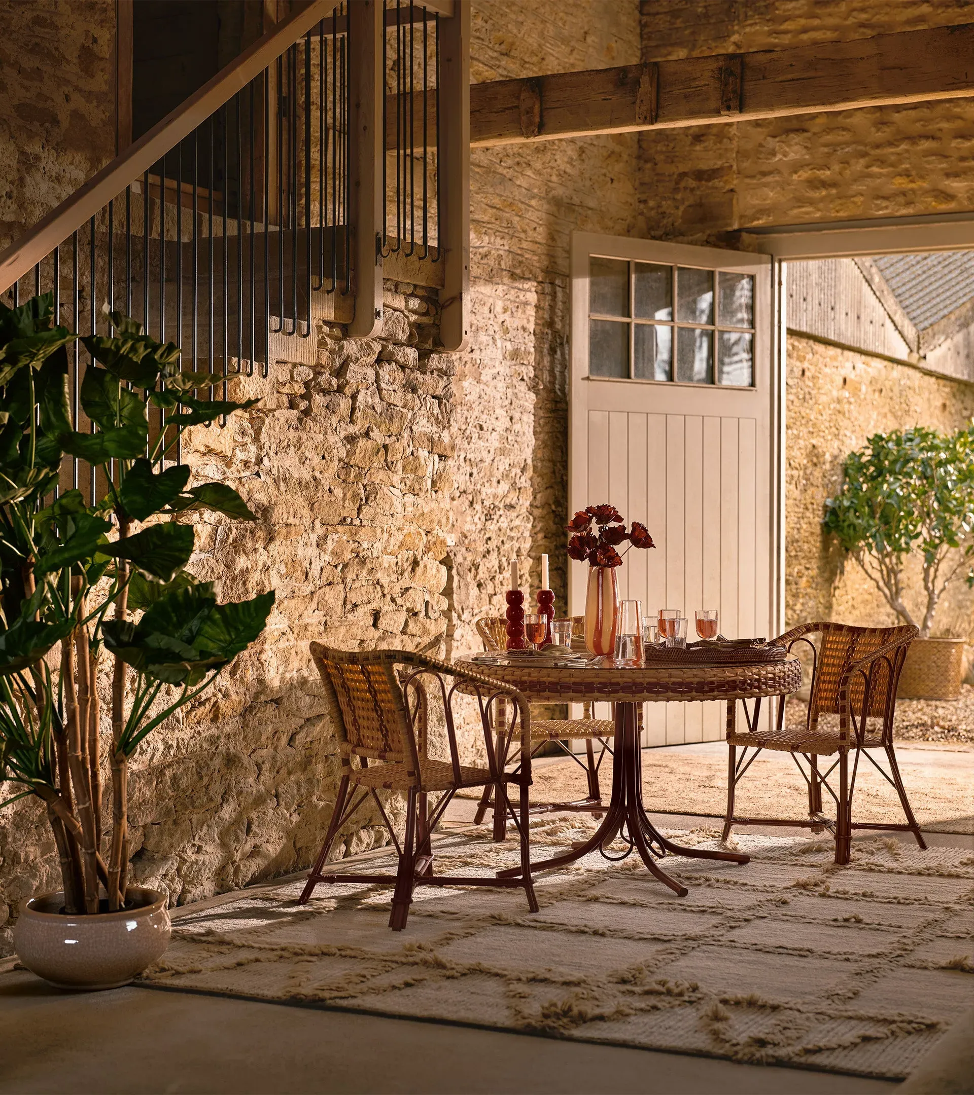 Colette Garden Dining Table - Natural/Red, Aluminium product