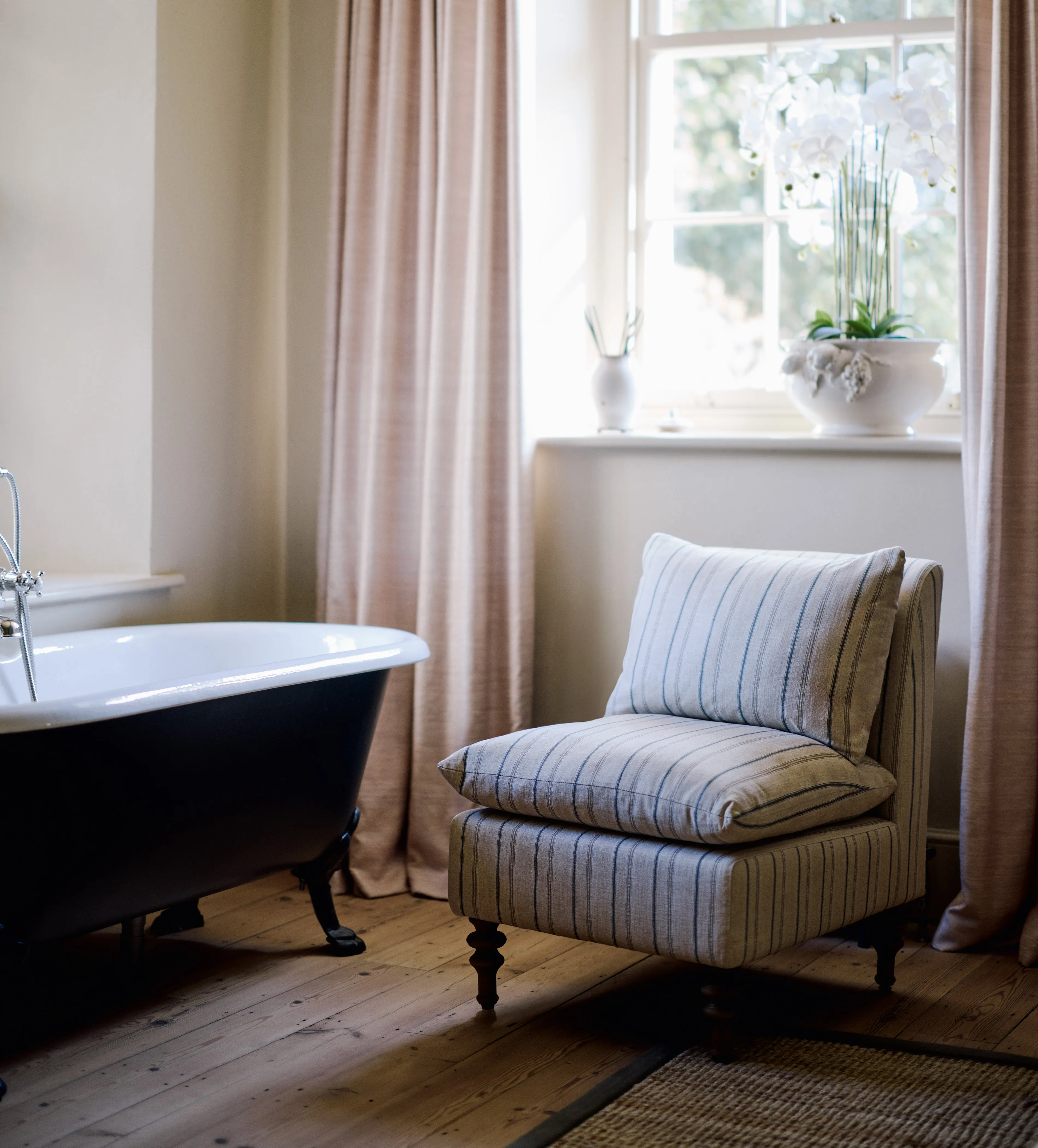 Rosina Hedley Linen Slipper Chair - Natural product