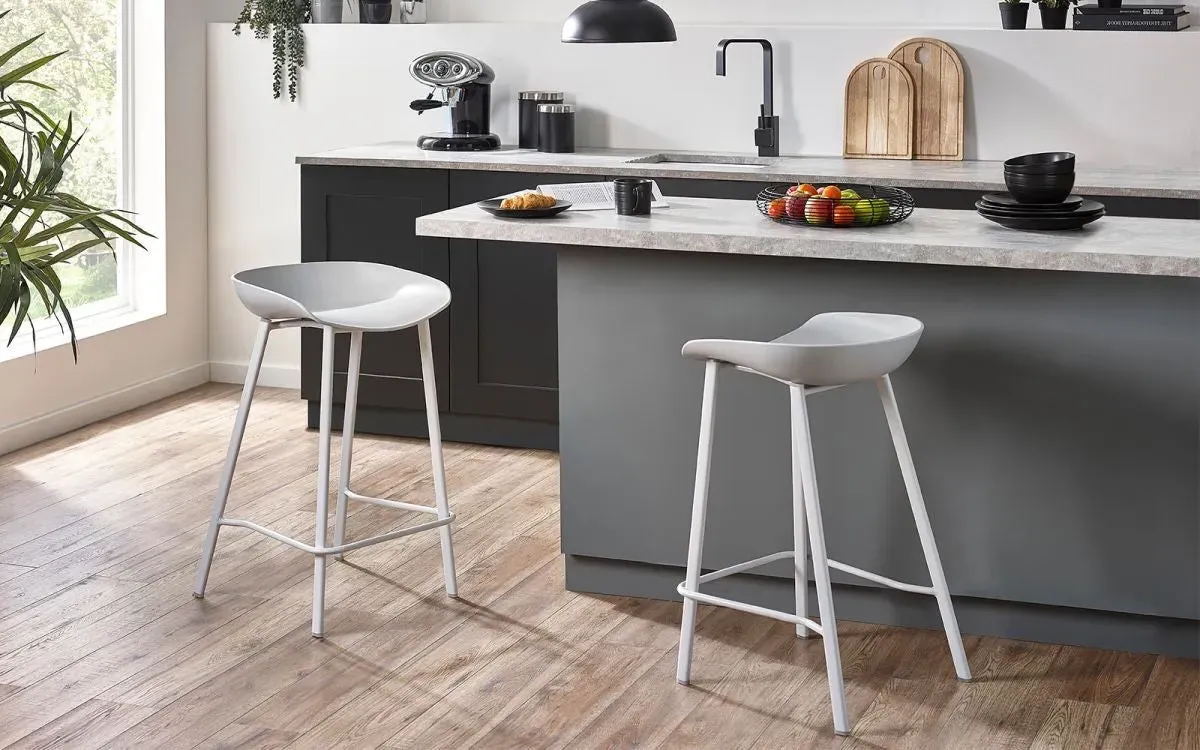 2-Pack Bar Stools with Curved Design - Grey, Metal image