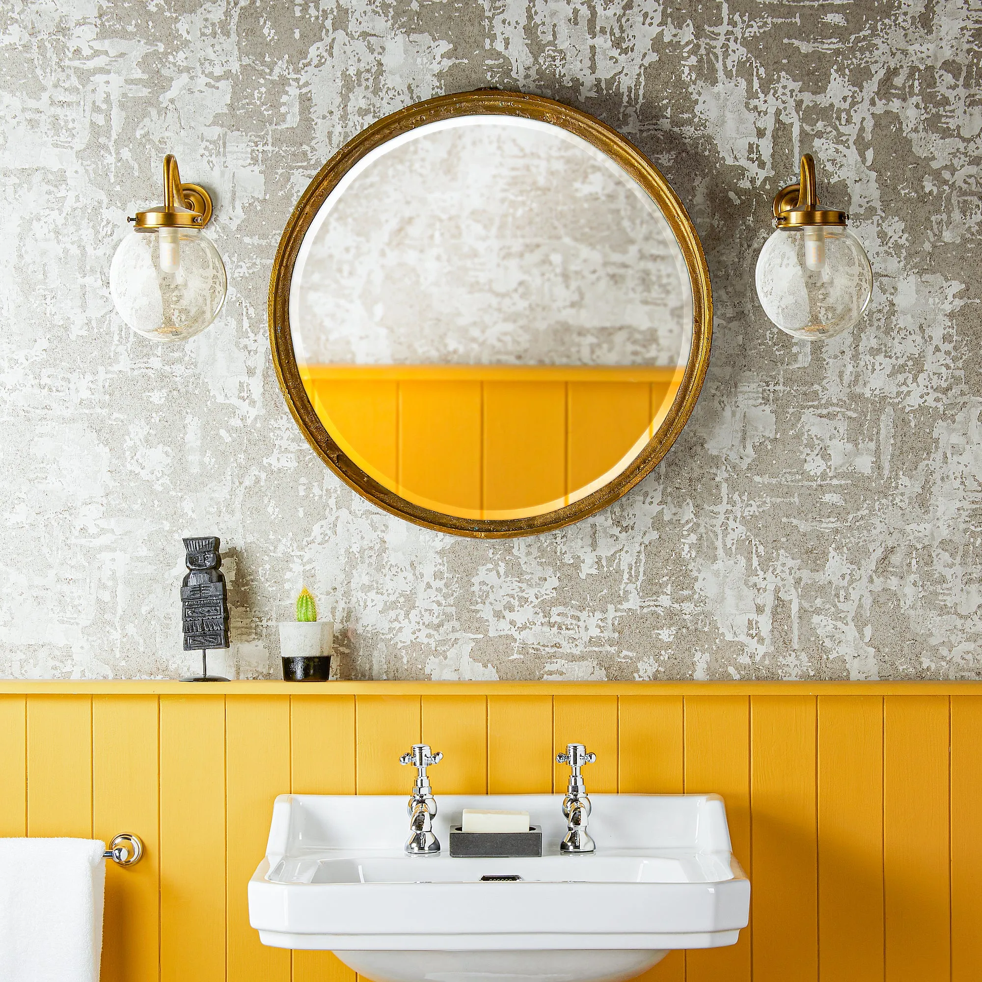 Feathers Small Round Mirror - Distressed Gold, Cast Aluminium product