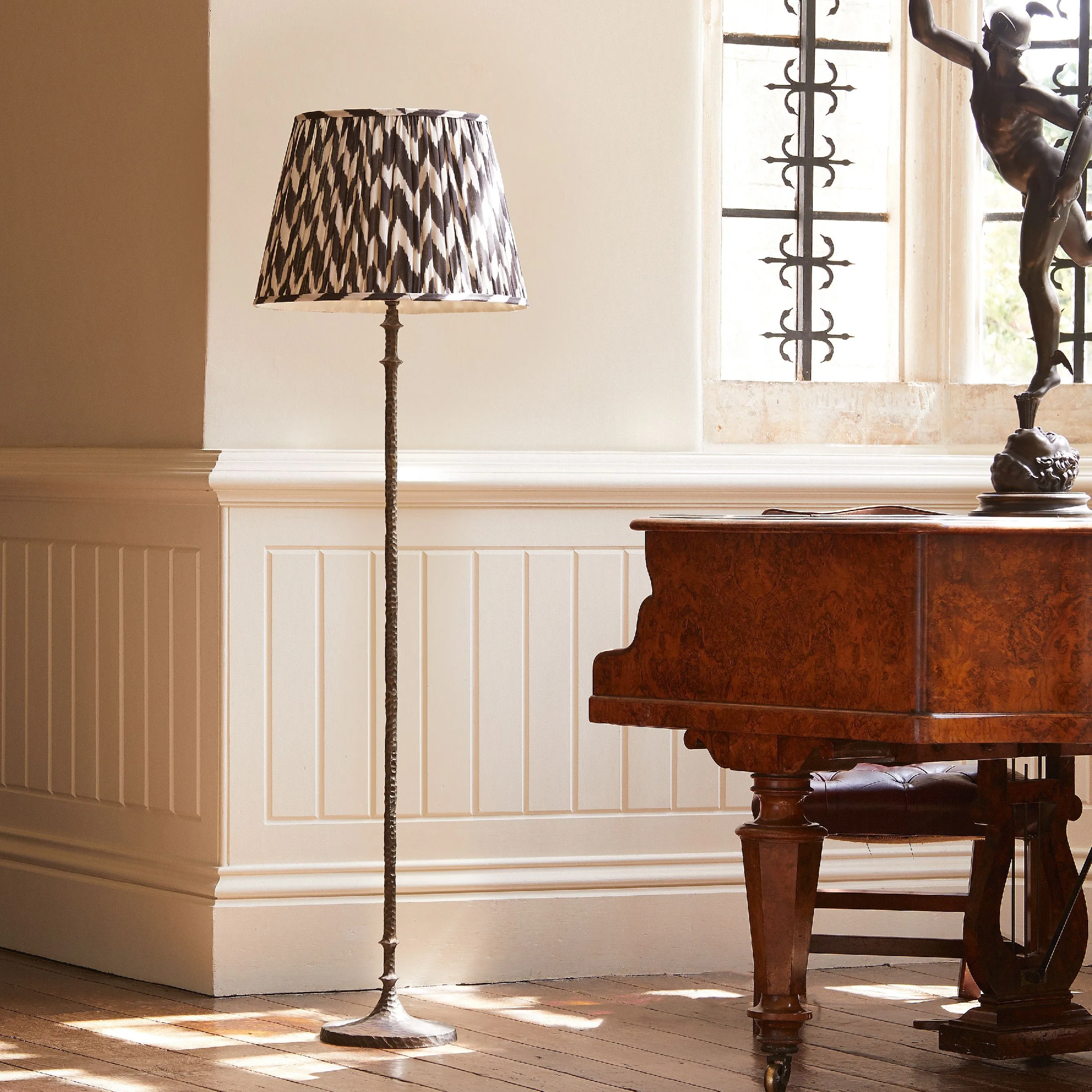 Frinky Floor Lamp - Black, Aluminium product