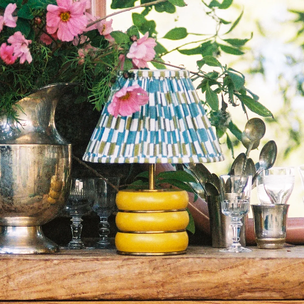 Holleder by Novogratz Rechargeable Table Lamp - Yellow product