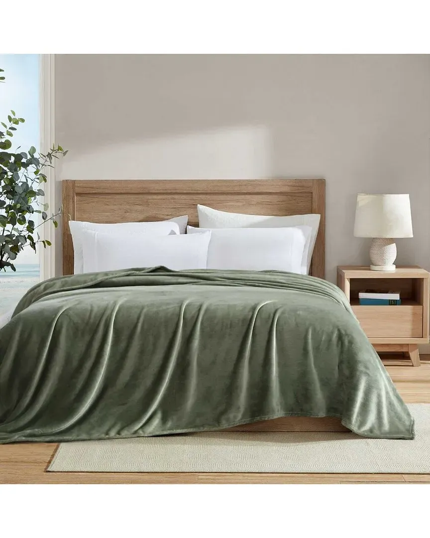 Solid Ultra Soft Plush Fleece Blanket - Fern Green image