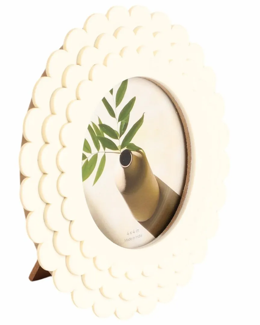 Sagebrook Home Round Scalloped Photo Frame - Ivory image
