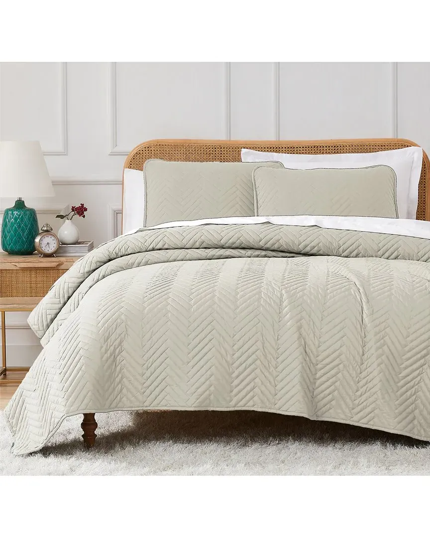 Chevron Twin Quilt and Sham Set - White, Microfiber