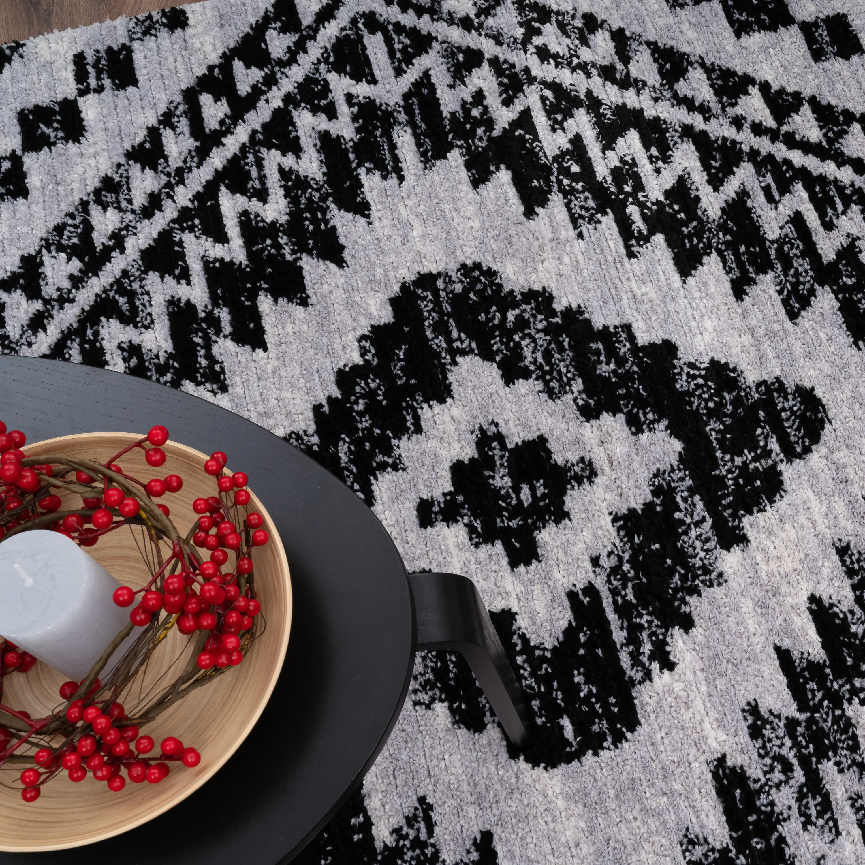 Ember Short Pile Rug - Black image