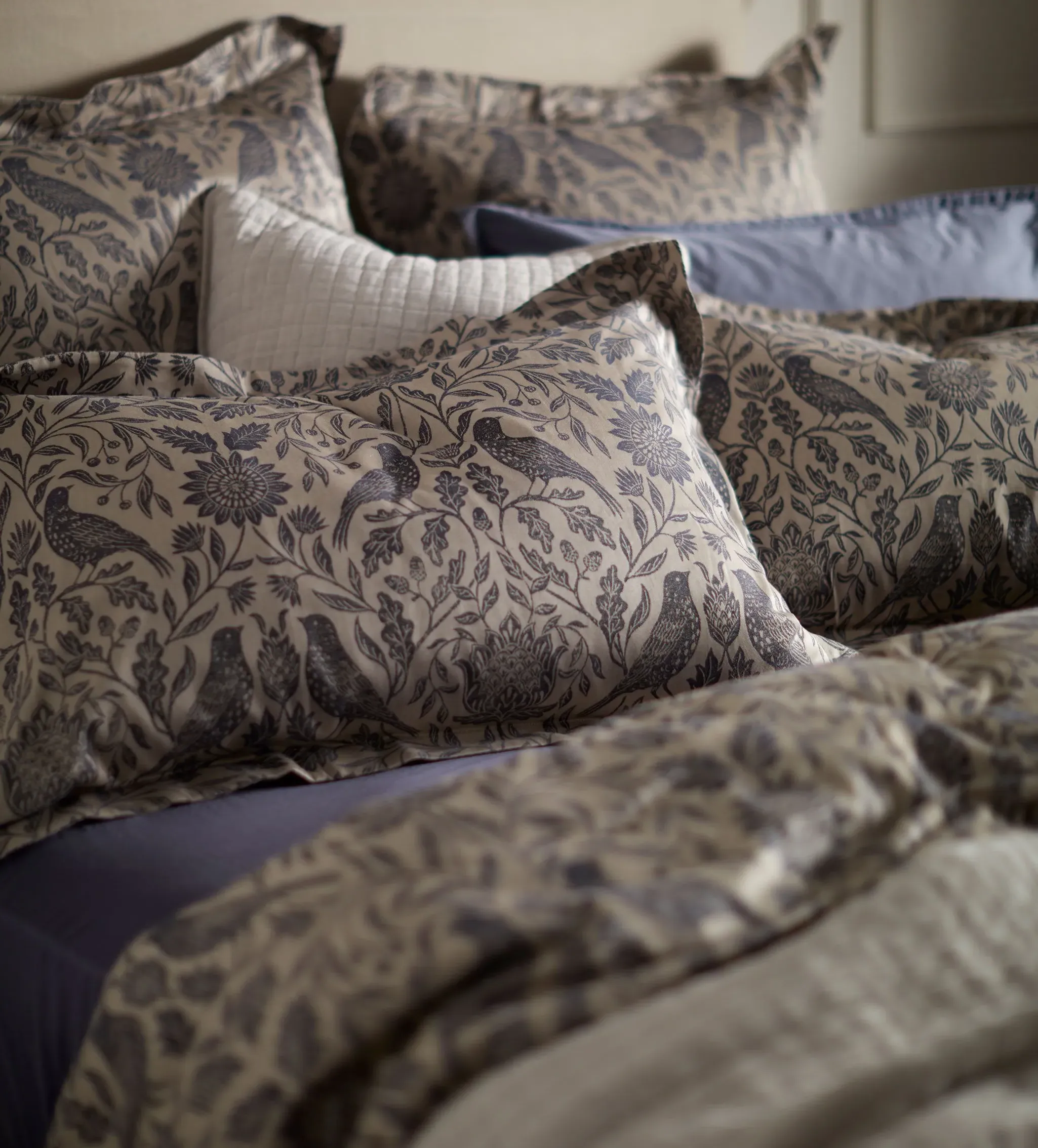 Birdie Jacquard Pillowcase with Oxford Edge - Cotton product
