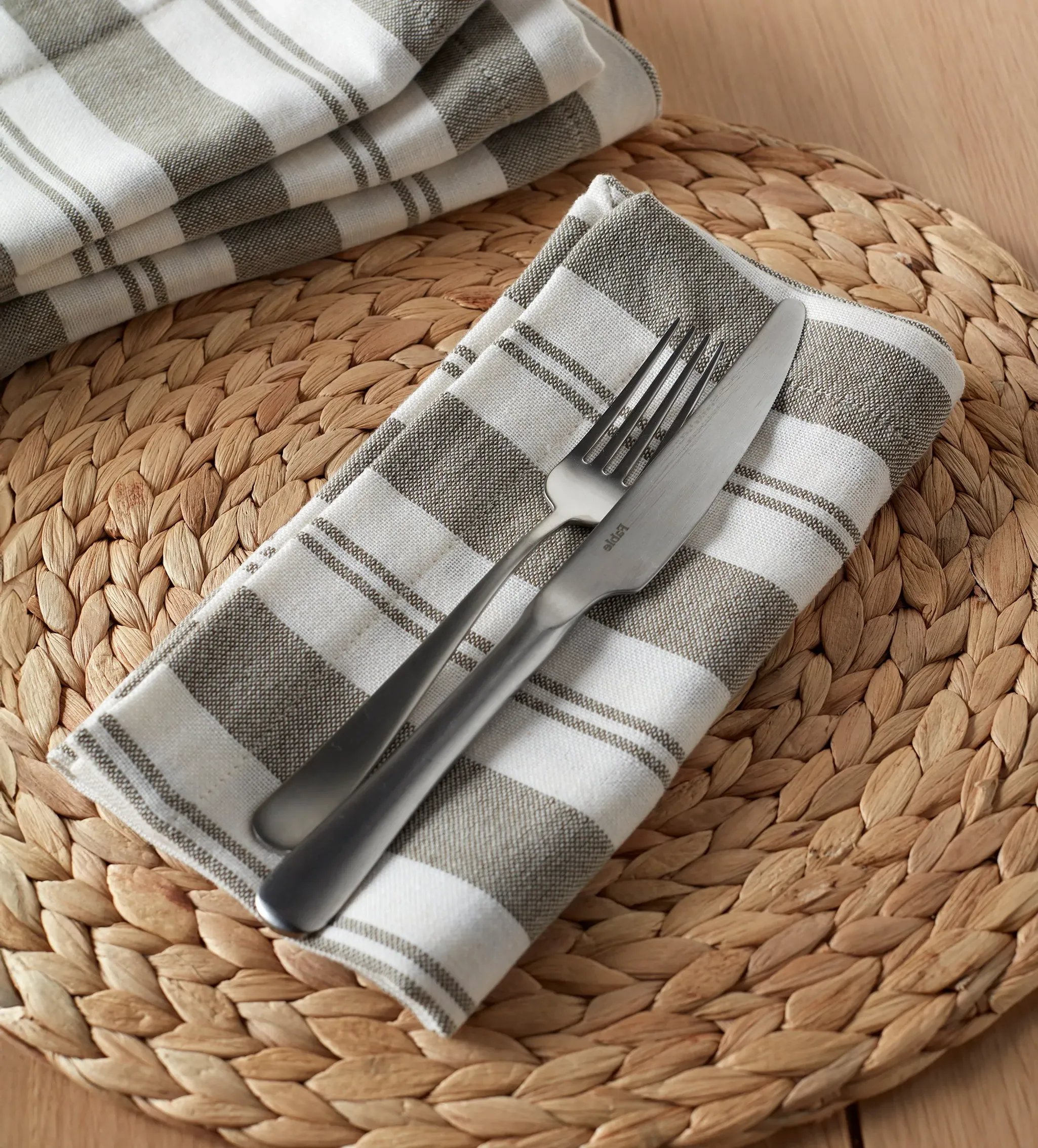 Isaac Set of 4 Napkins - Dark Olive, Cotton product