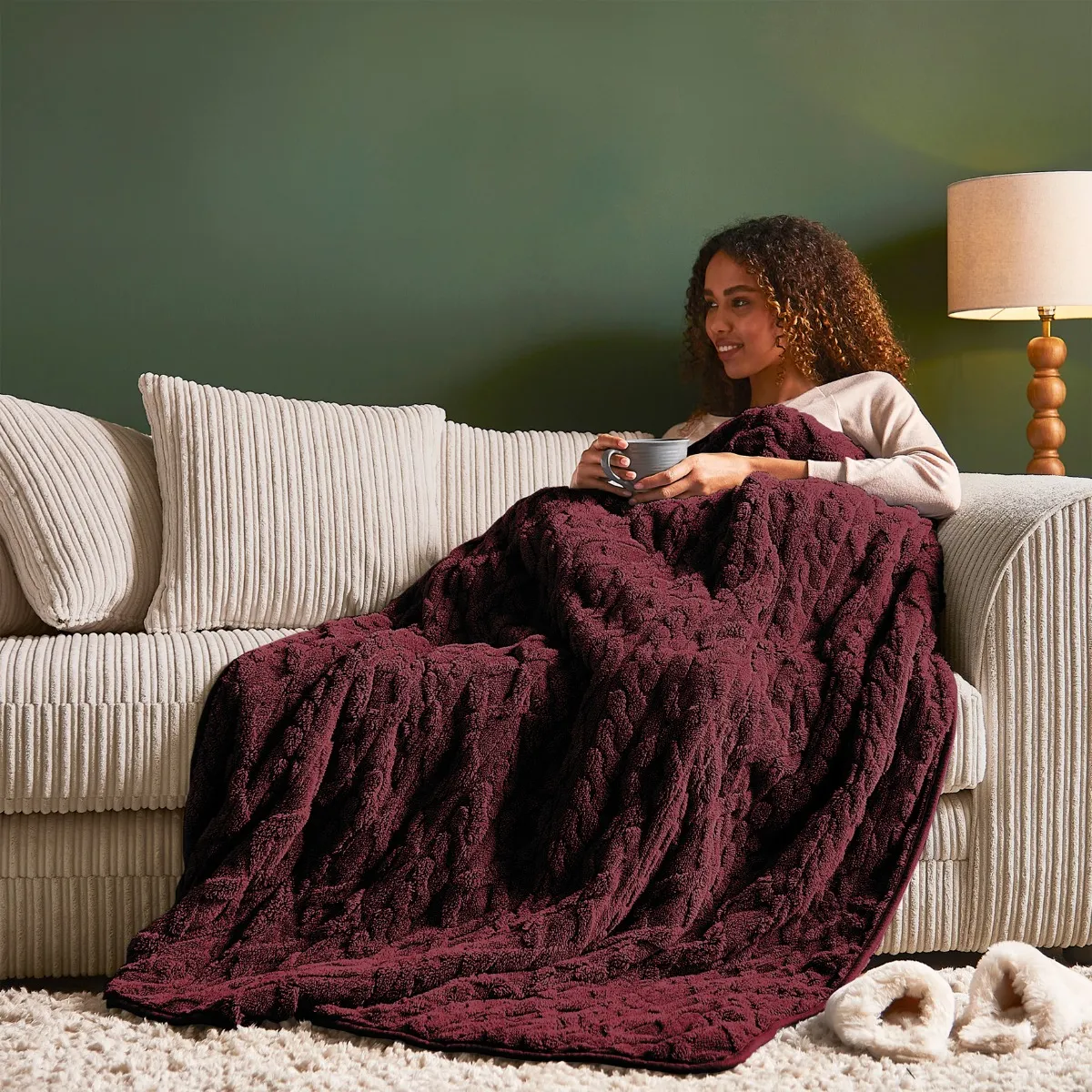 Super Cosy Heated Throw - Berry product
