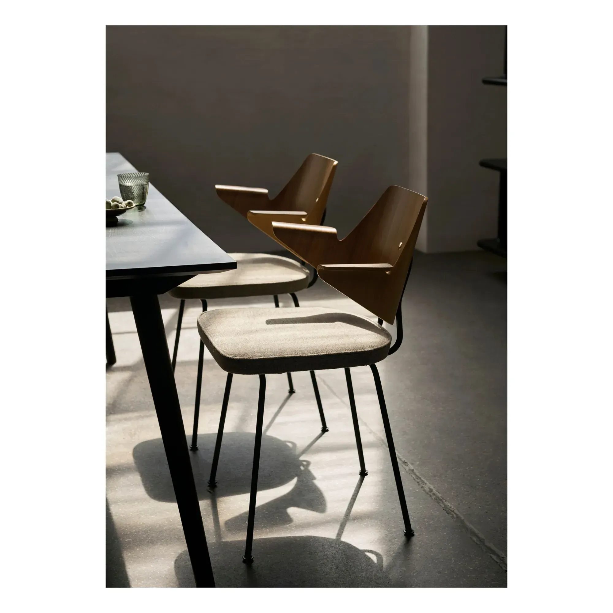 RFH RD7 Robin Day Chair - Dark Grey, Walnut Veneer alternate view