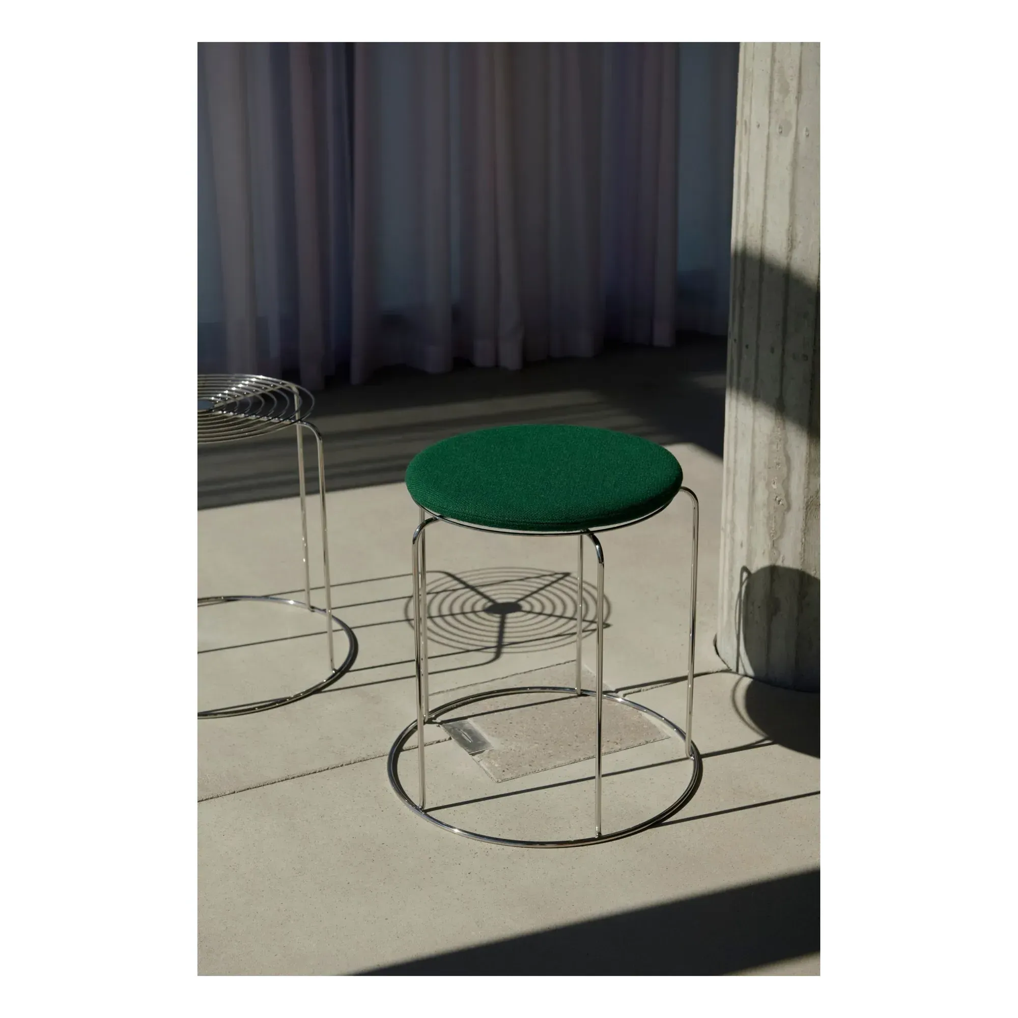 Verner Panton Wire VP11 Stool Seat - Emerald Green, Foam alternate view