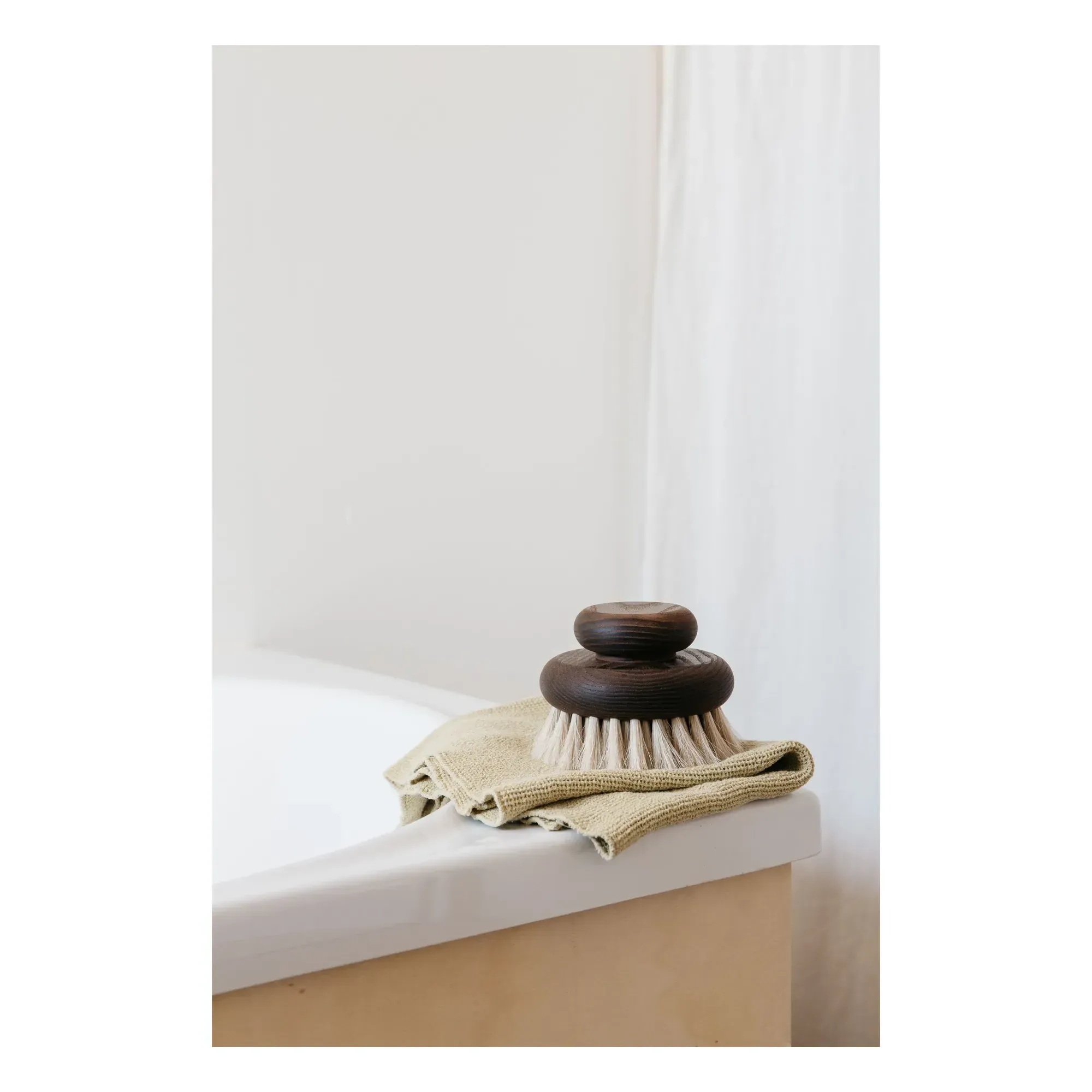 Andrée Jardin Large Body Brush - Ash, Beech Wood alternate view