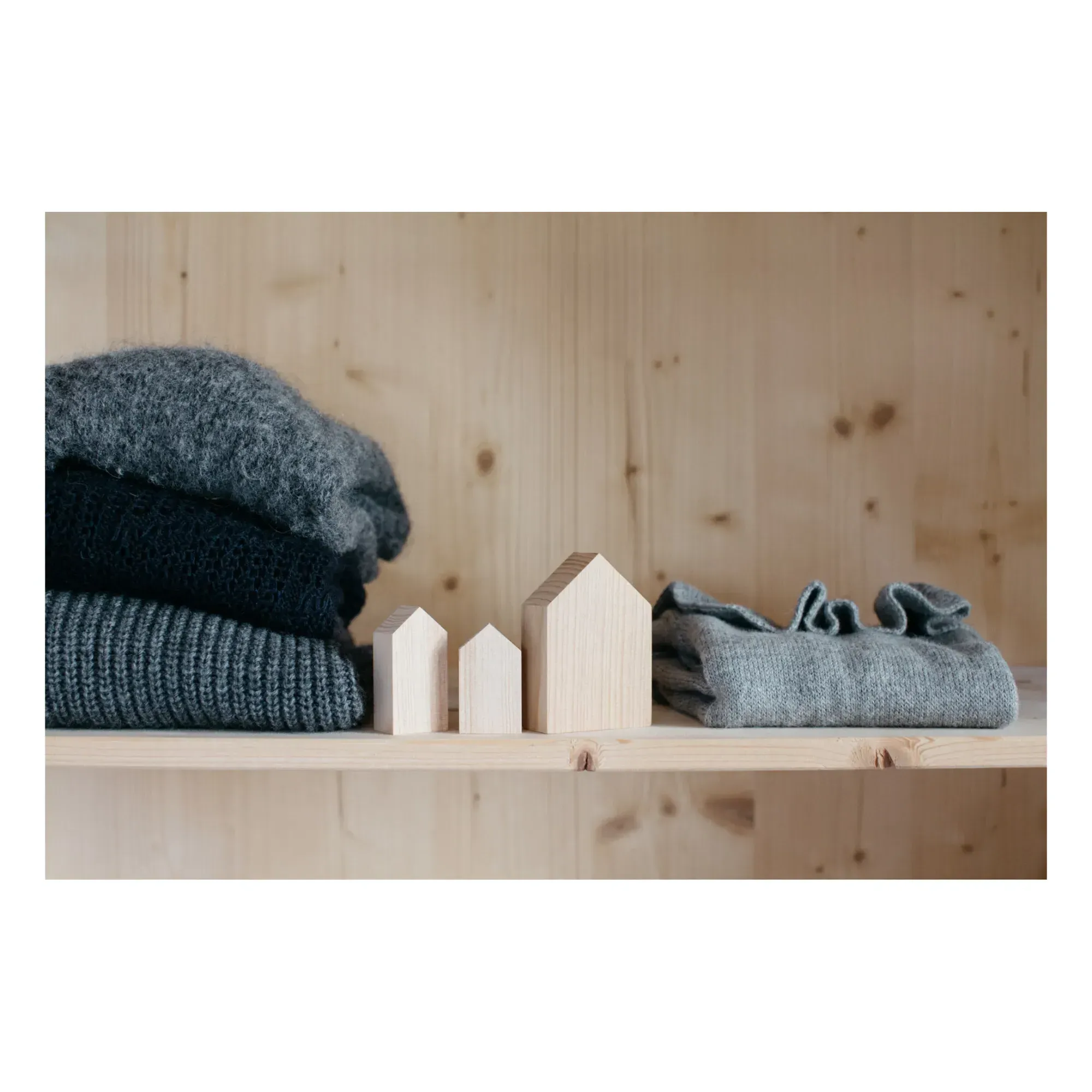 Cedar Wood Anti-Moth Houses - Natural alternate view