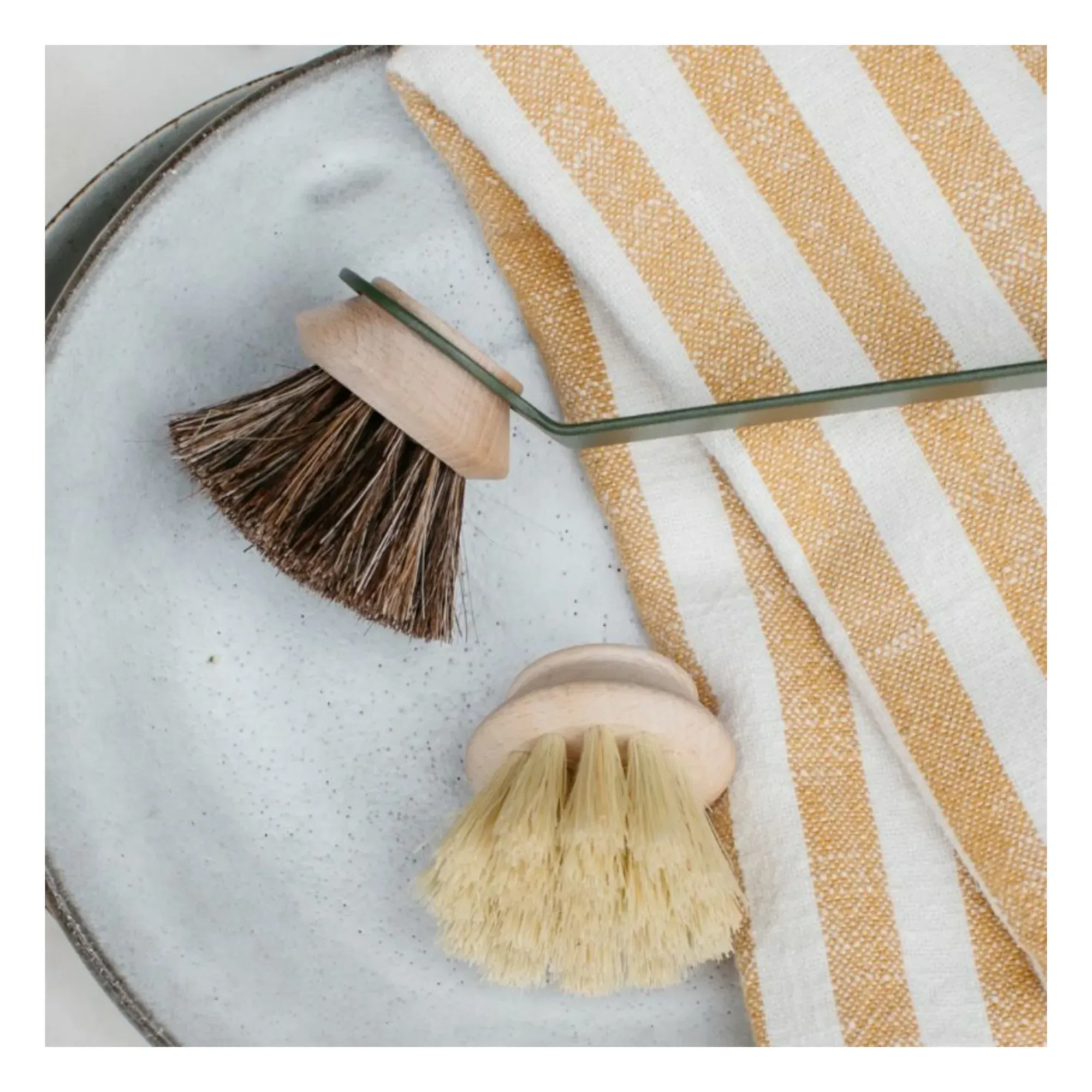 Super Dishes Medium Replacement Brush Head - Natural, Beechwood alternate view