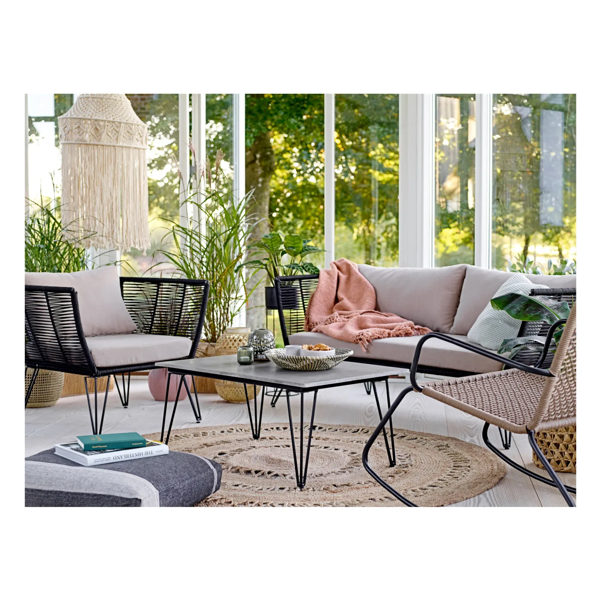 Mundo Outdoor Lounge Chair - Black alternate view