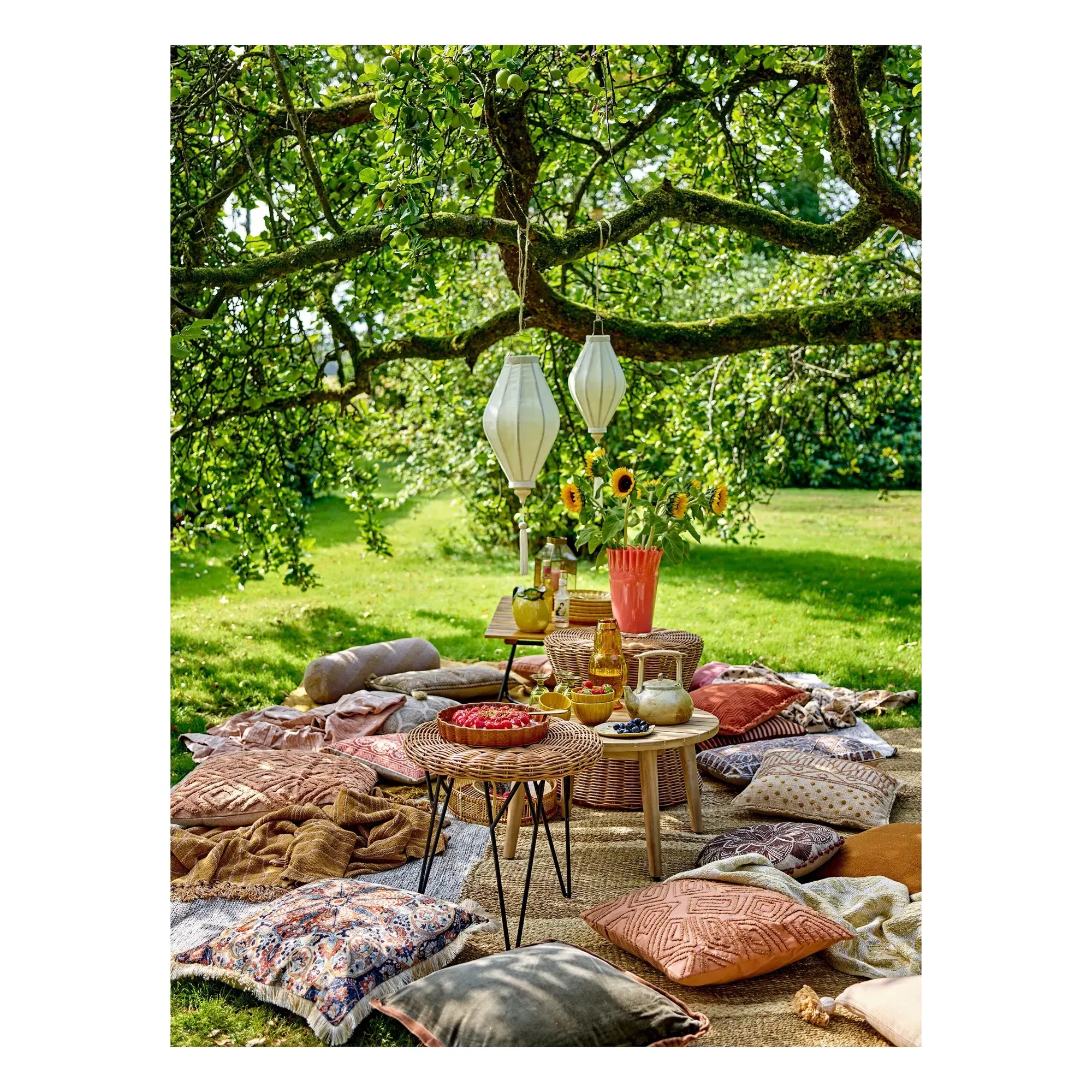 Pomp Decorative Fabric Suspension - White, Polyester alternate view