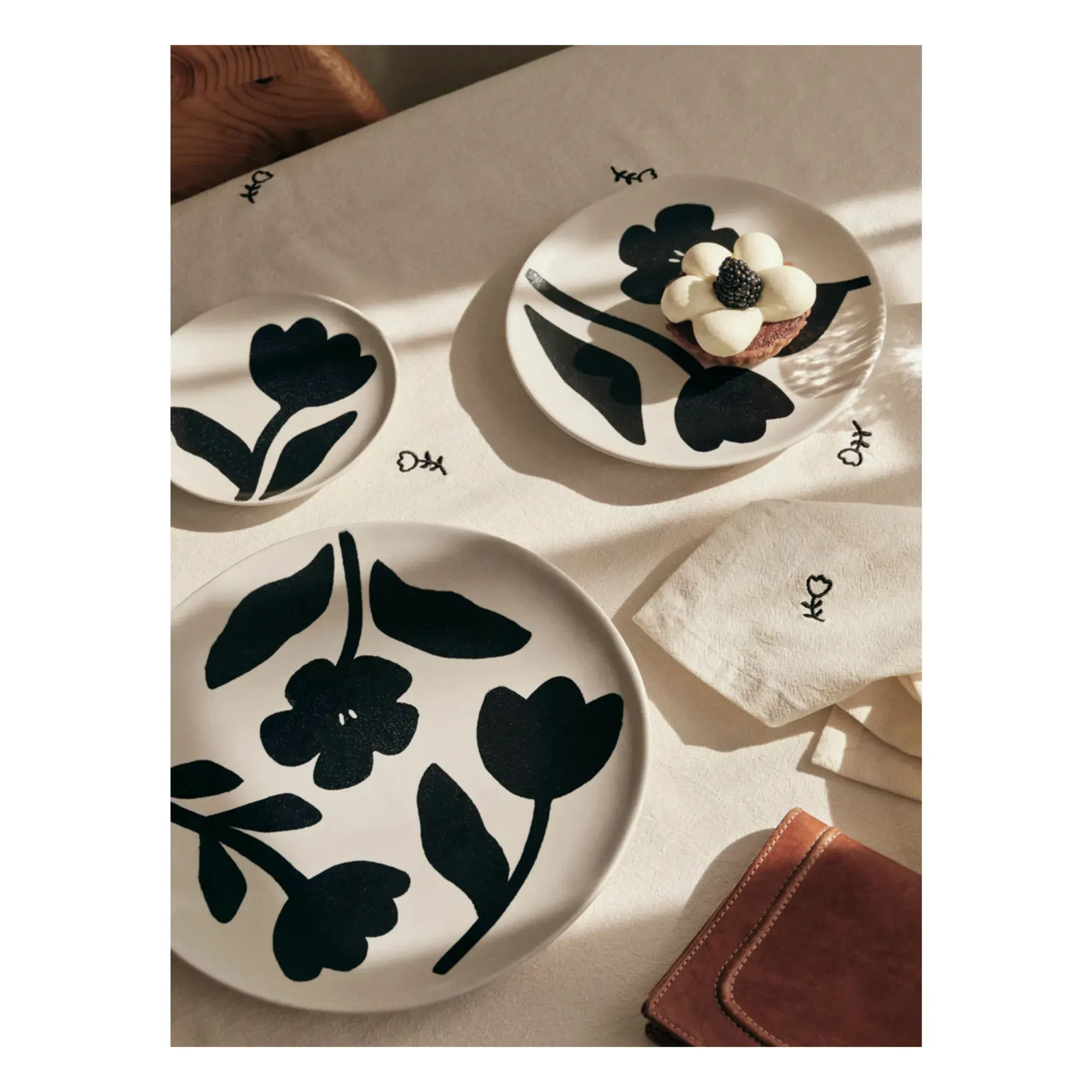 Flora Stoneware Plate - Black alternate view