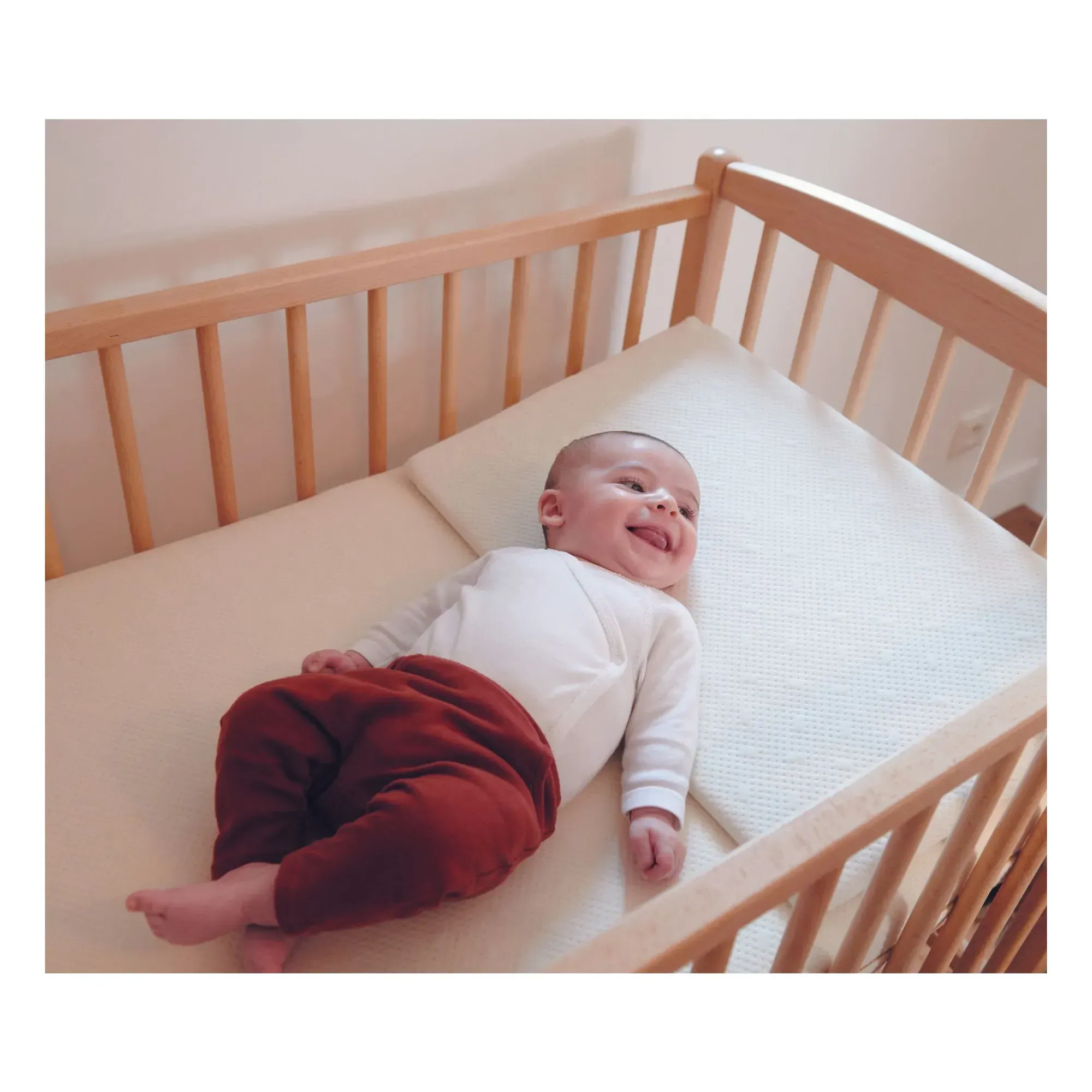 Candide 10° Crib Slope - White, Cotton alternate view