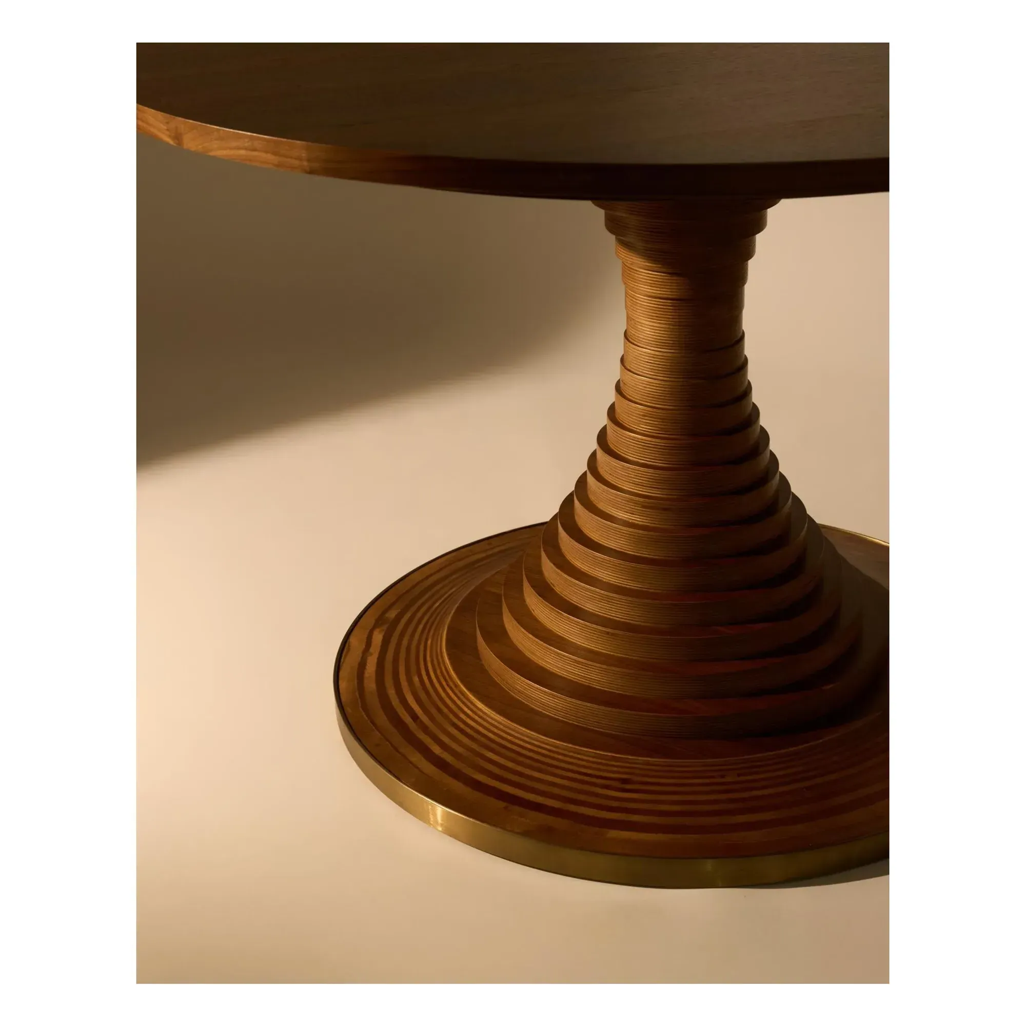 Tavolo a Dischi Carlo de Carli Round Dining Table - Natural, Walnut Veneer alternate view