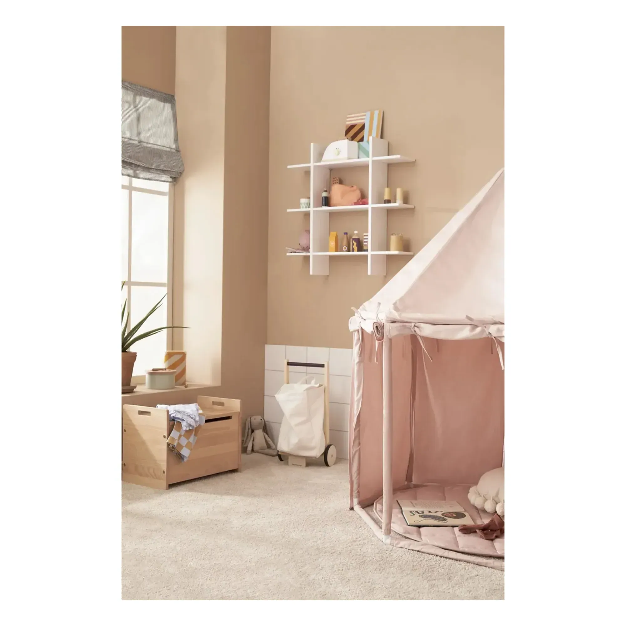 Saga Toy Chest with Lid - Natural, Beech alternate view