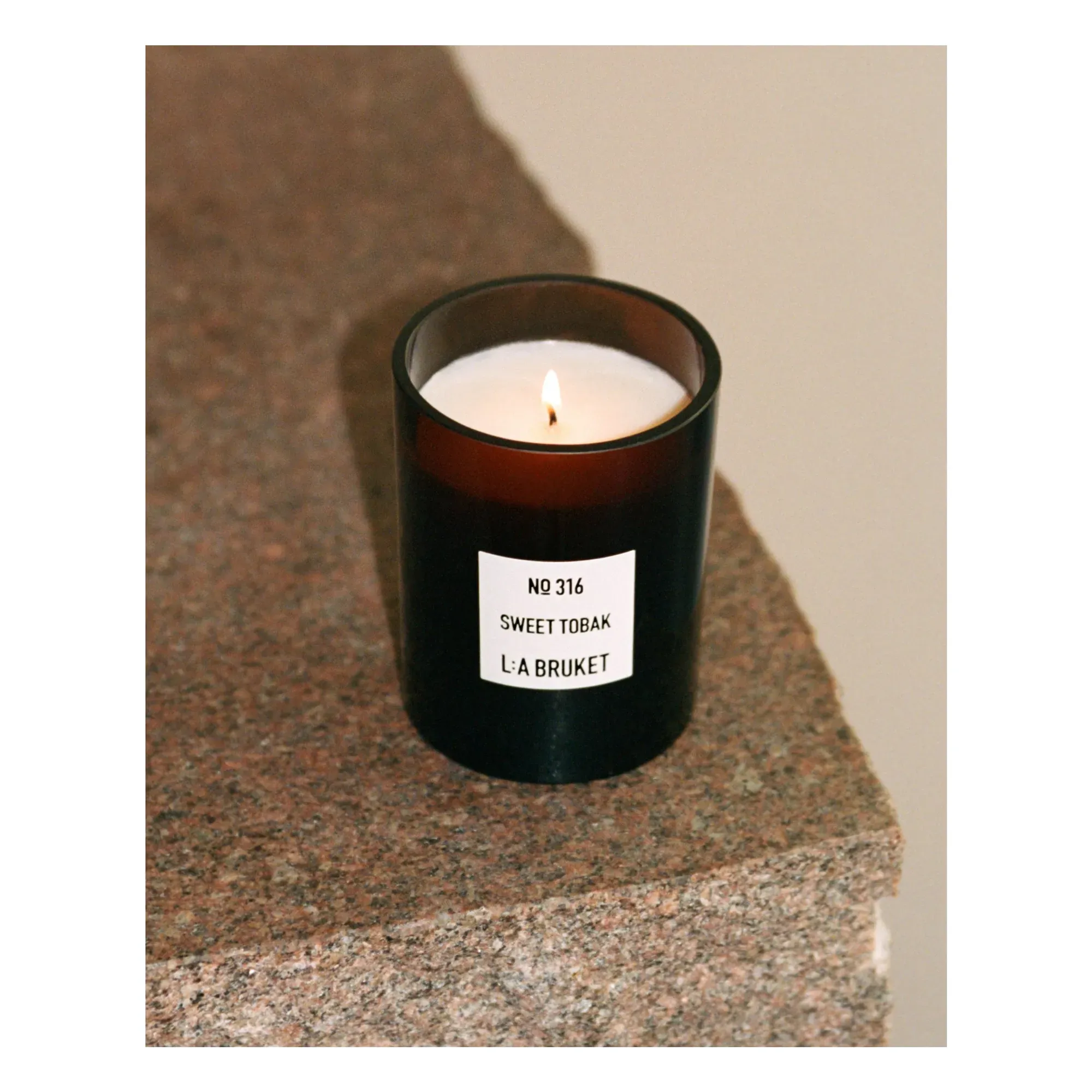 Sweet Tobak Scented Candle 260g - Amber Glass alternate view
