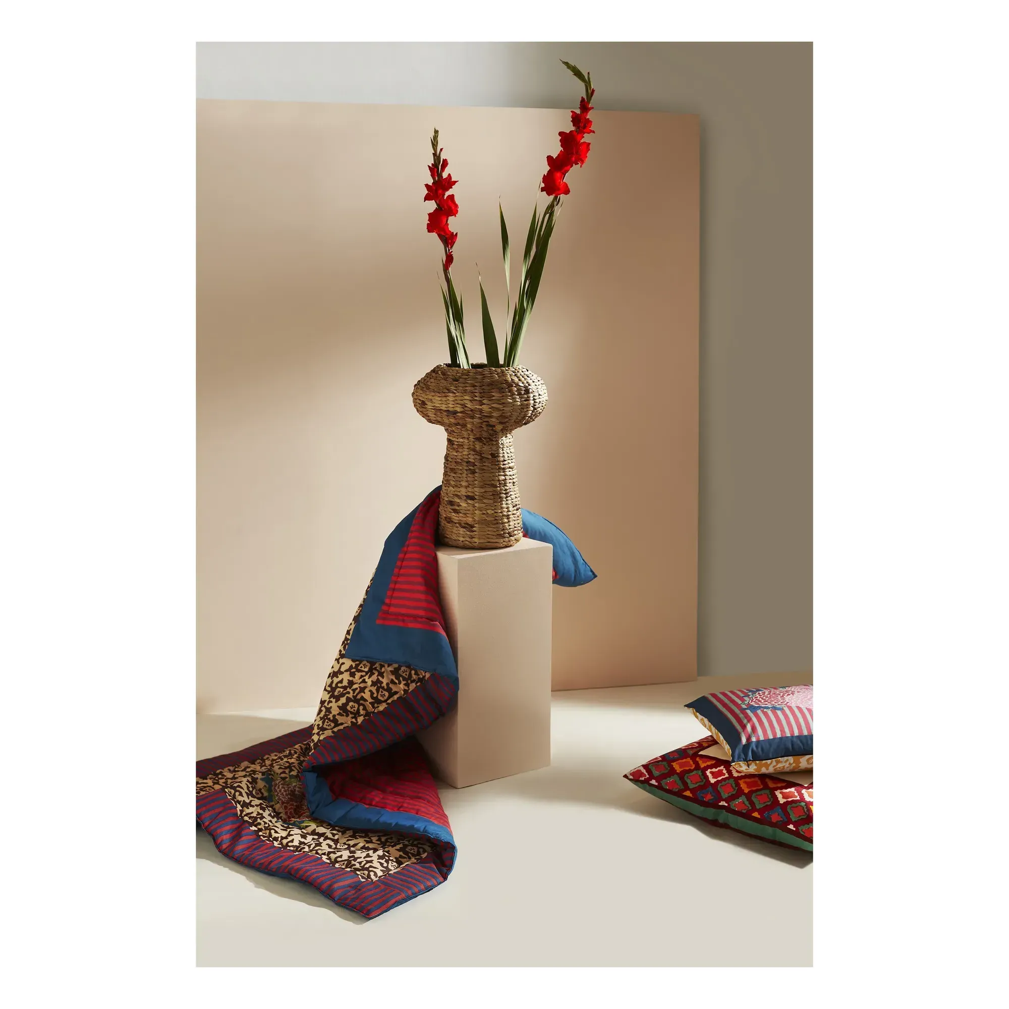 Arabesque Corolla Reversible Throw - Multicoloured, Cotton alternate view