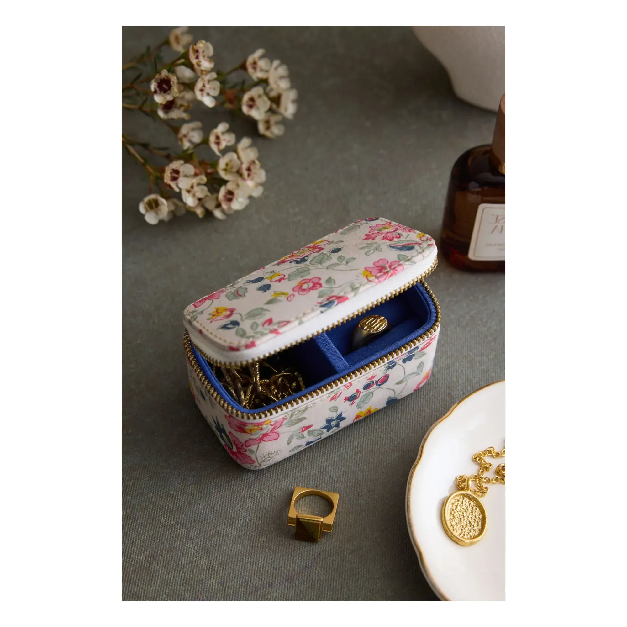 Soumaya Travel Jewelry Box - Cream, Organic Cotton alternate view