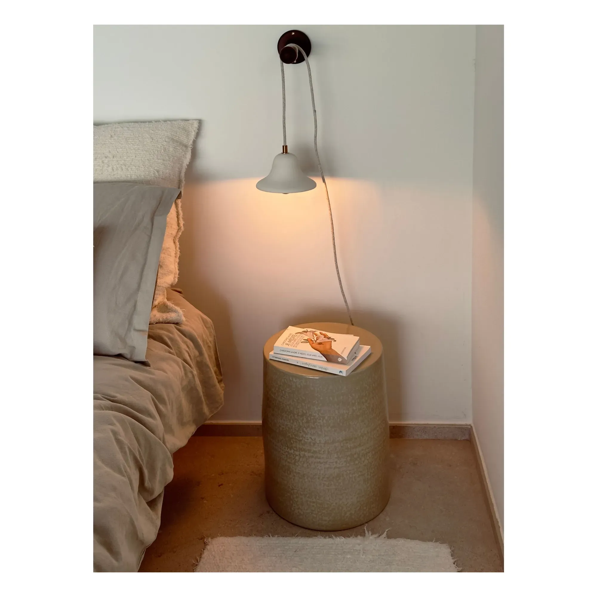 Gigaro Raw Ceramic Hand Lamp - Warm White alternate view