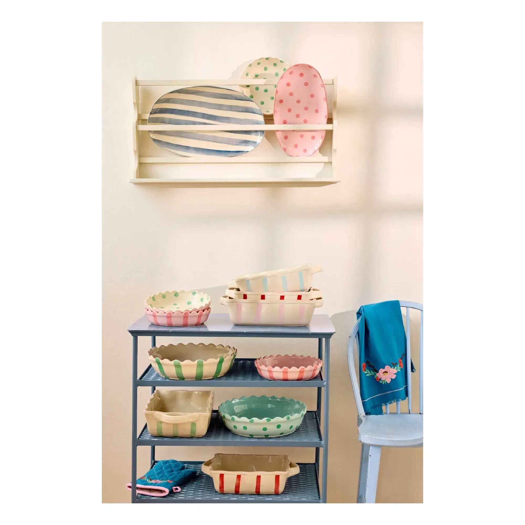 Polka Dot Pie Dish - Pink, Stoneware alternate view