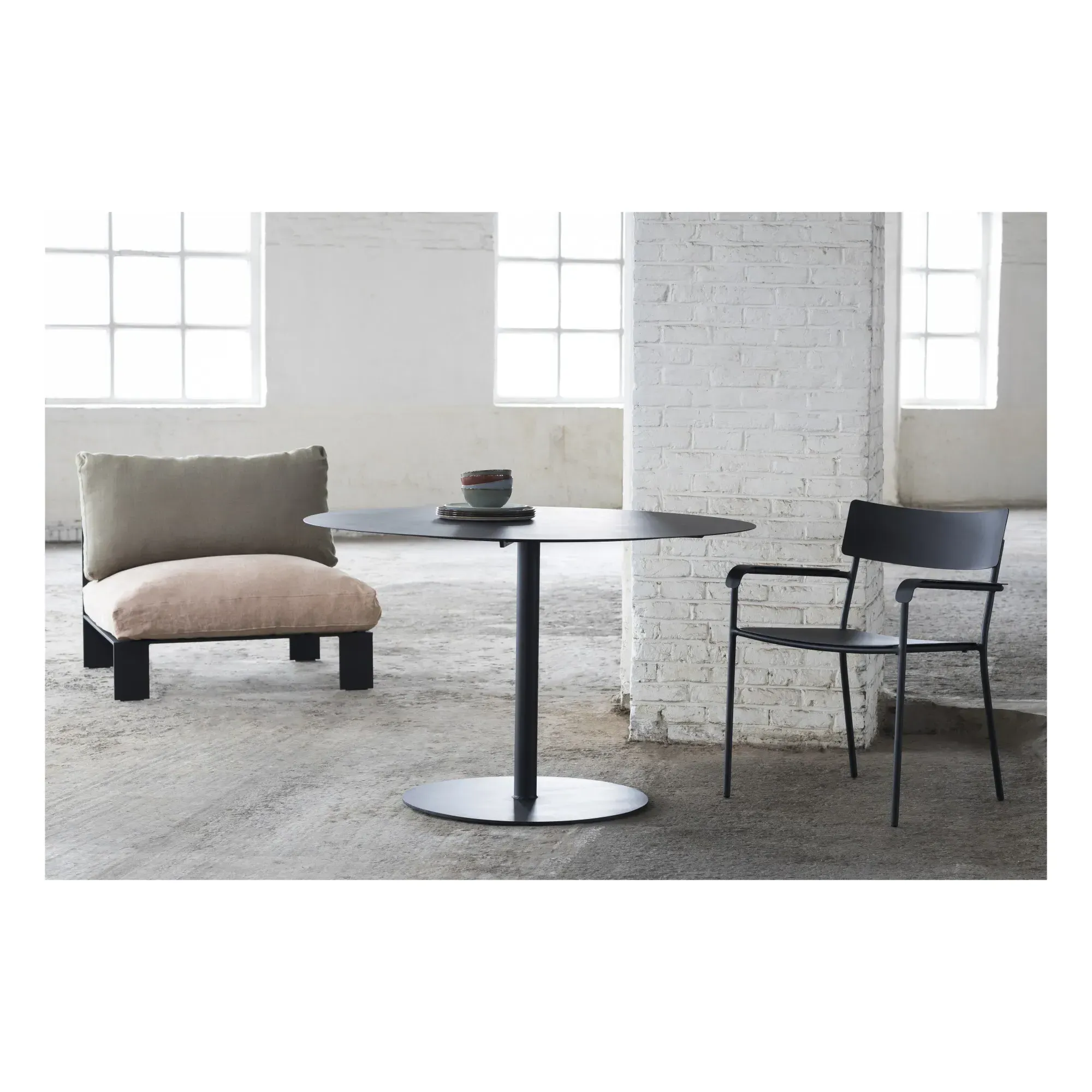 August Chair with Armrests - Black, Aluminium alternate view