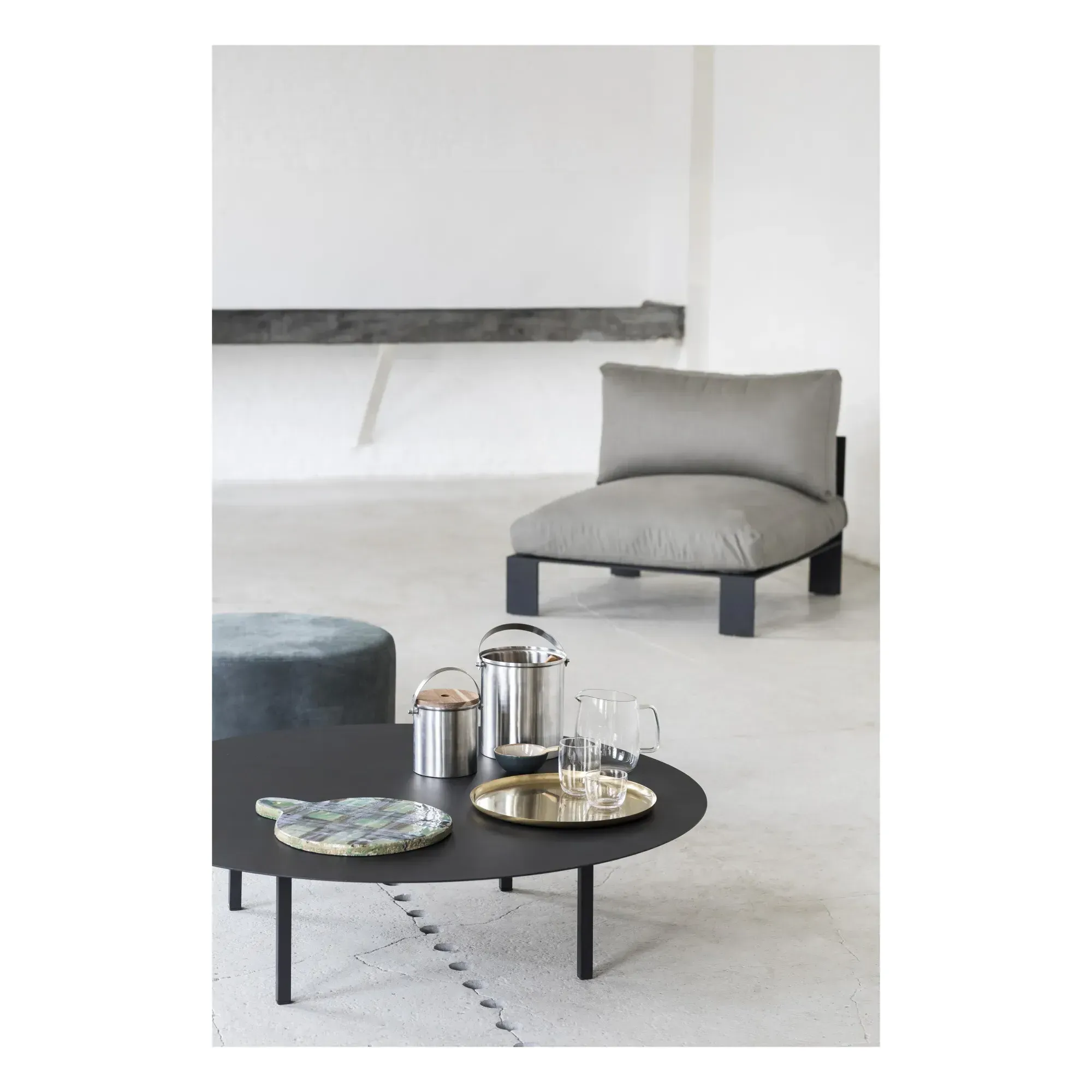 Bea Mombaers Round Coffee Table - Black, Metal alternate view