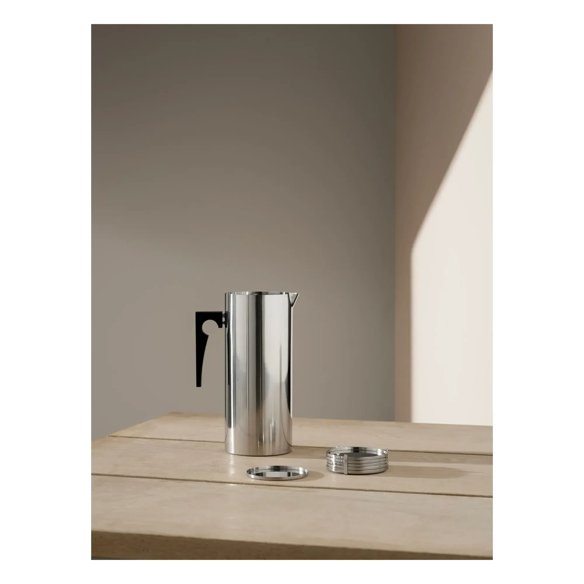 Arne Jacobsen Cylinda-Line Carafe with Ice Lip - Steel alternate view