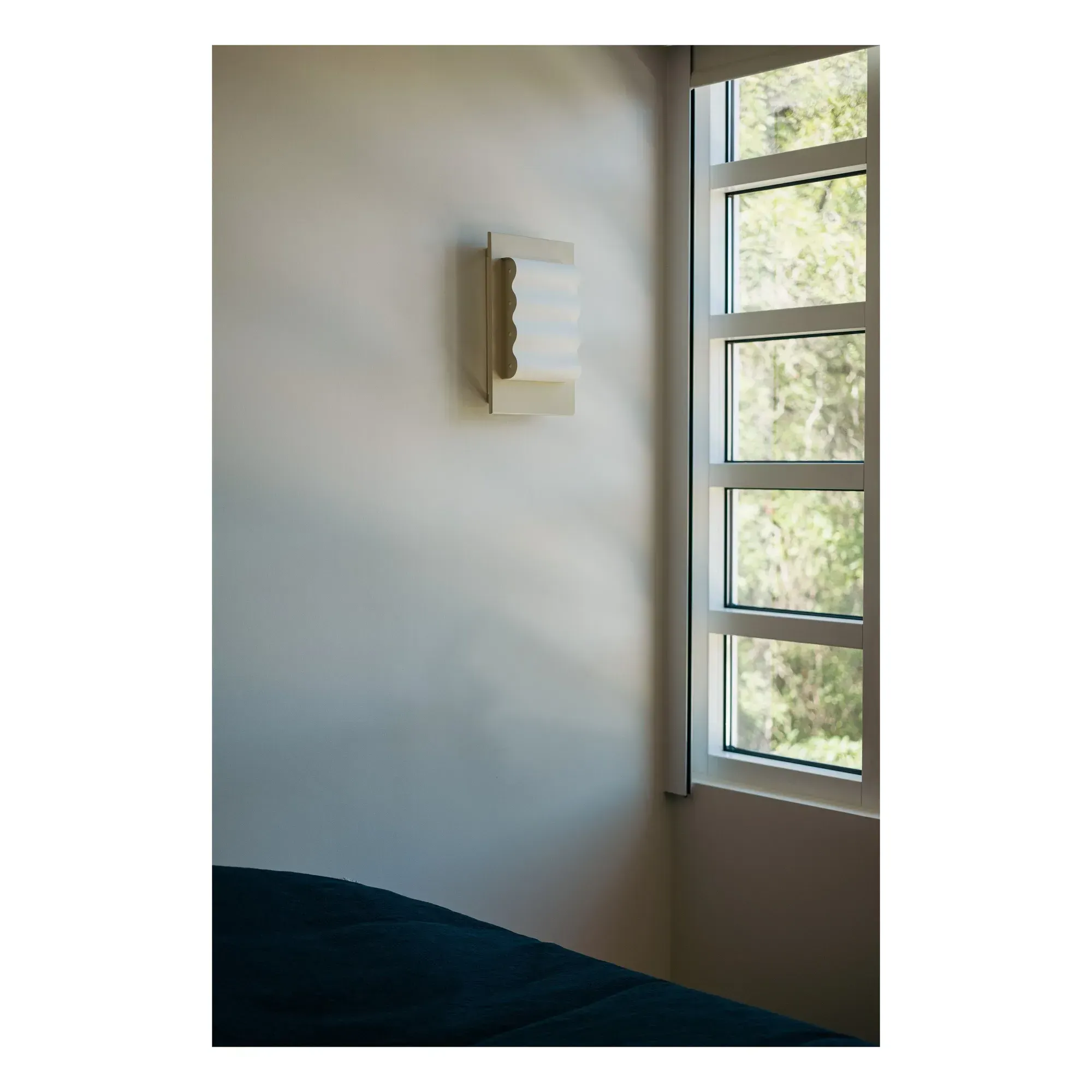 Frame Wave Wall Lamp - Off-White, Aluminium alternate view