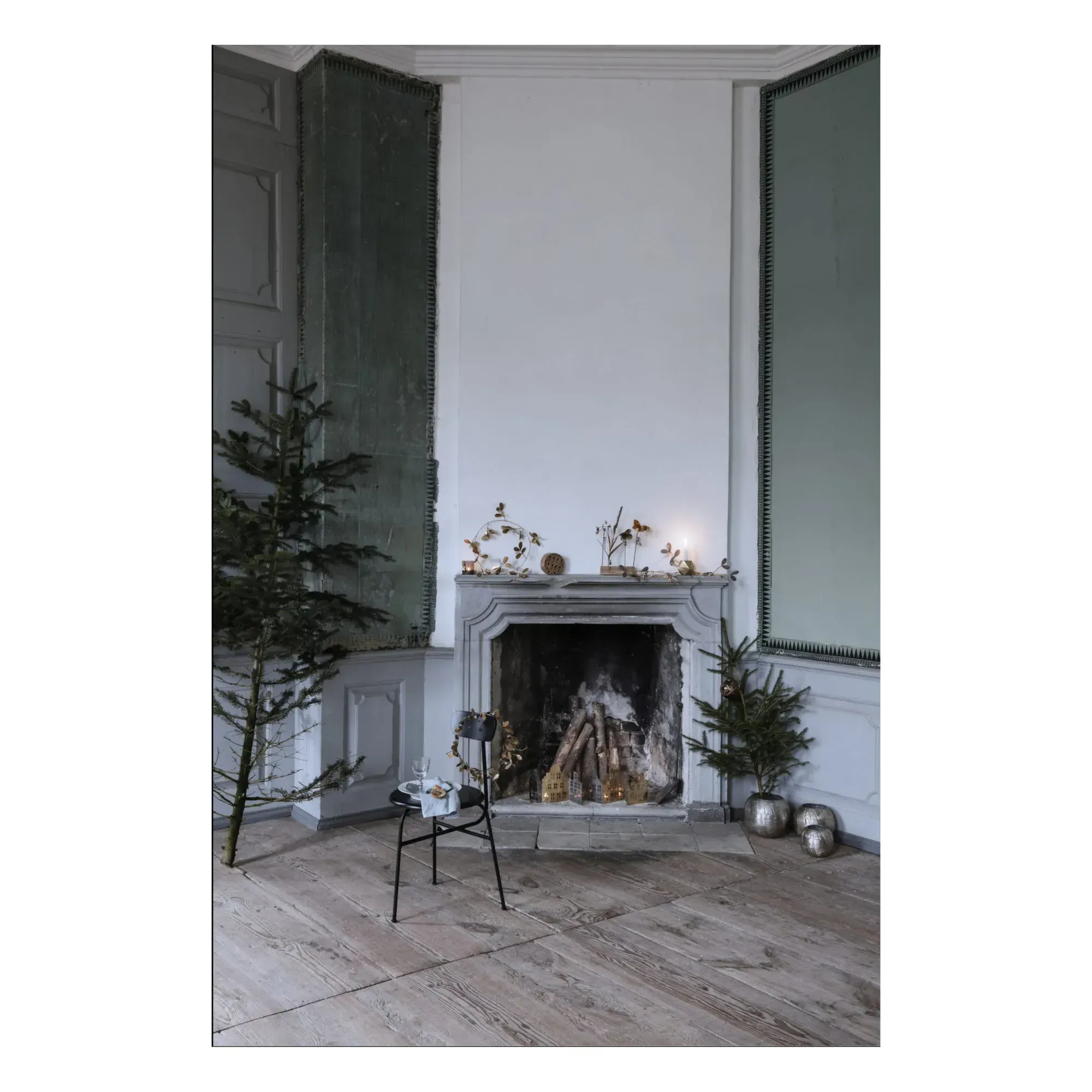 Mistletoe Hanging Wreath - Gold, Zinc alternate view