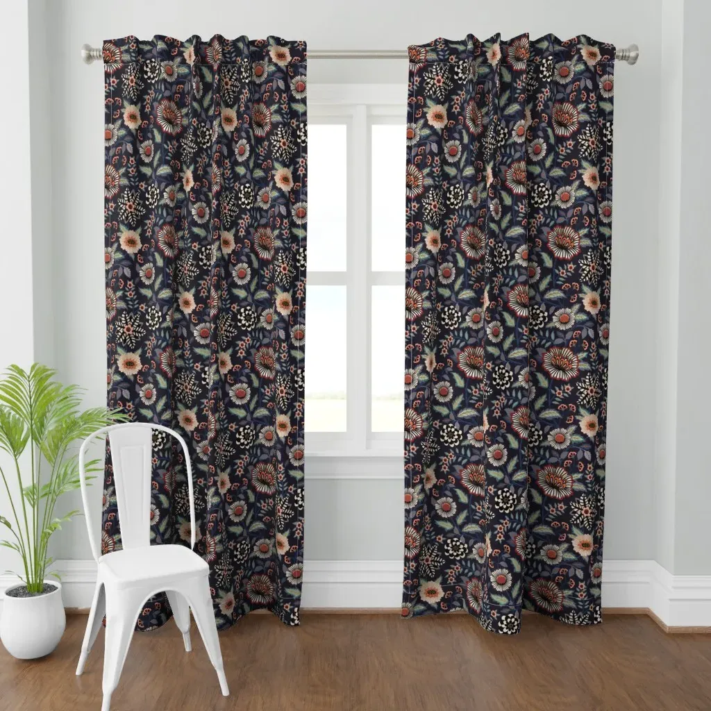 Bold Striped Trailing Curtain Panel - White product